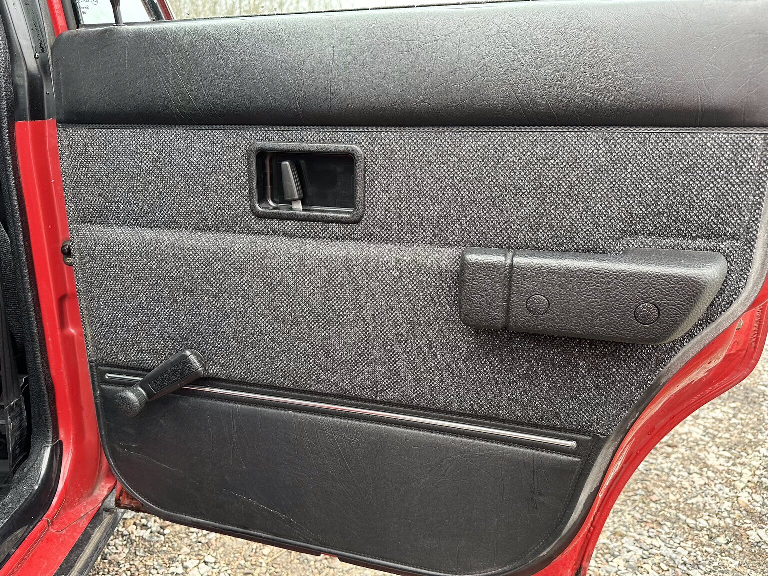 Interior image of 1990 Volvo 240 (31)