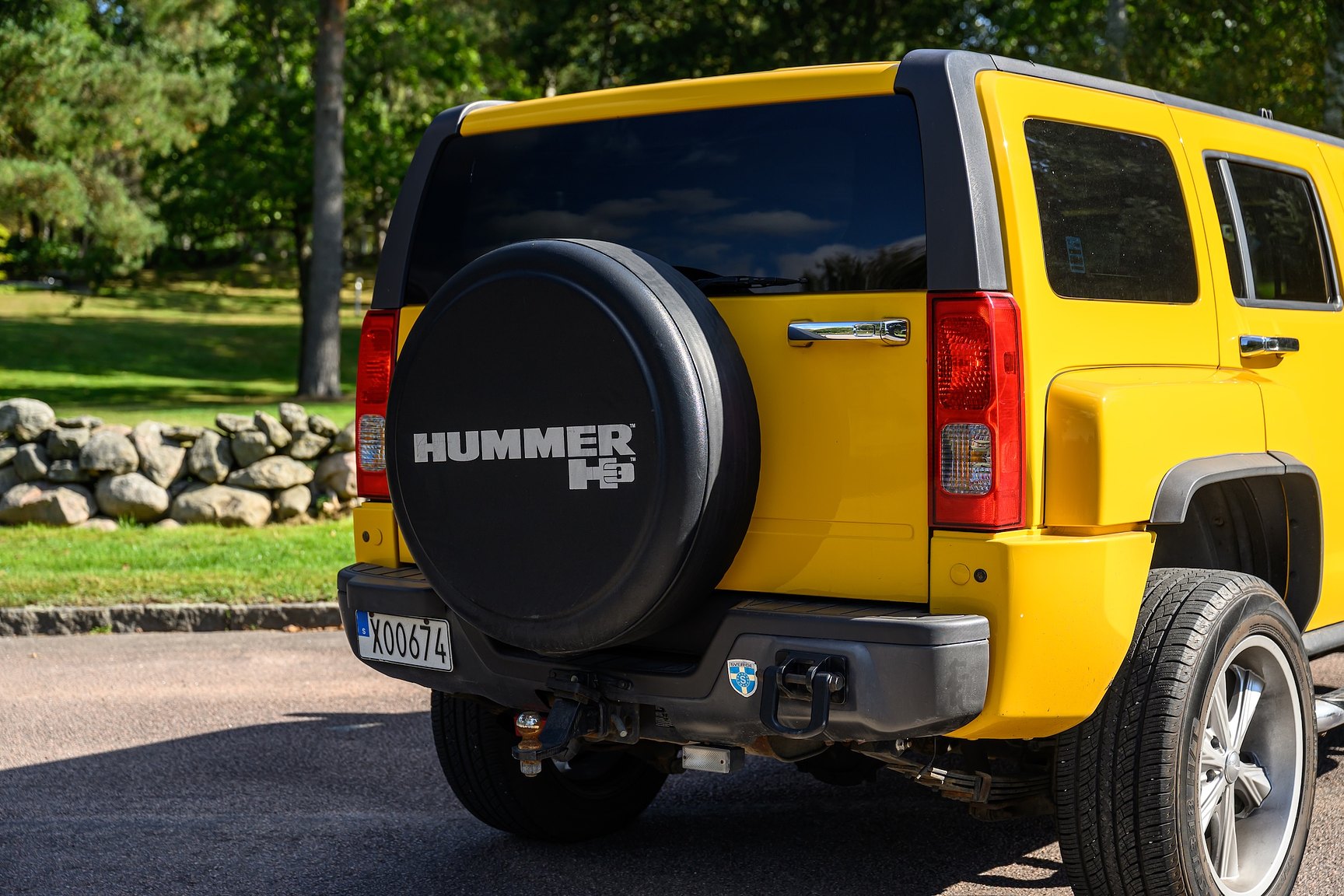 Exterior image of 2006 Hummer H3