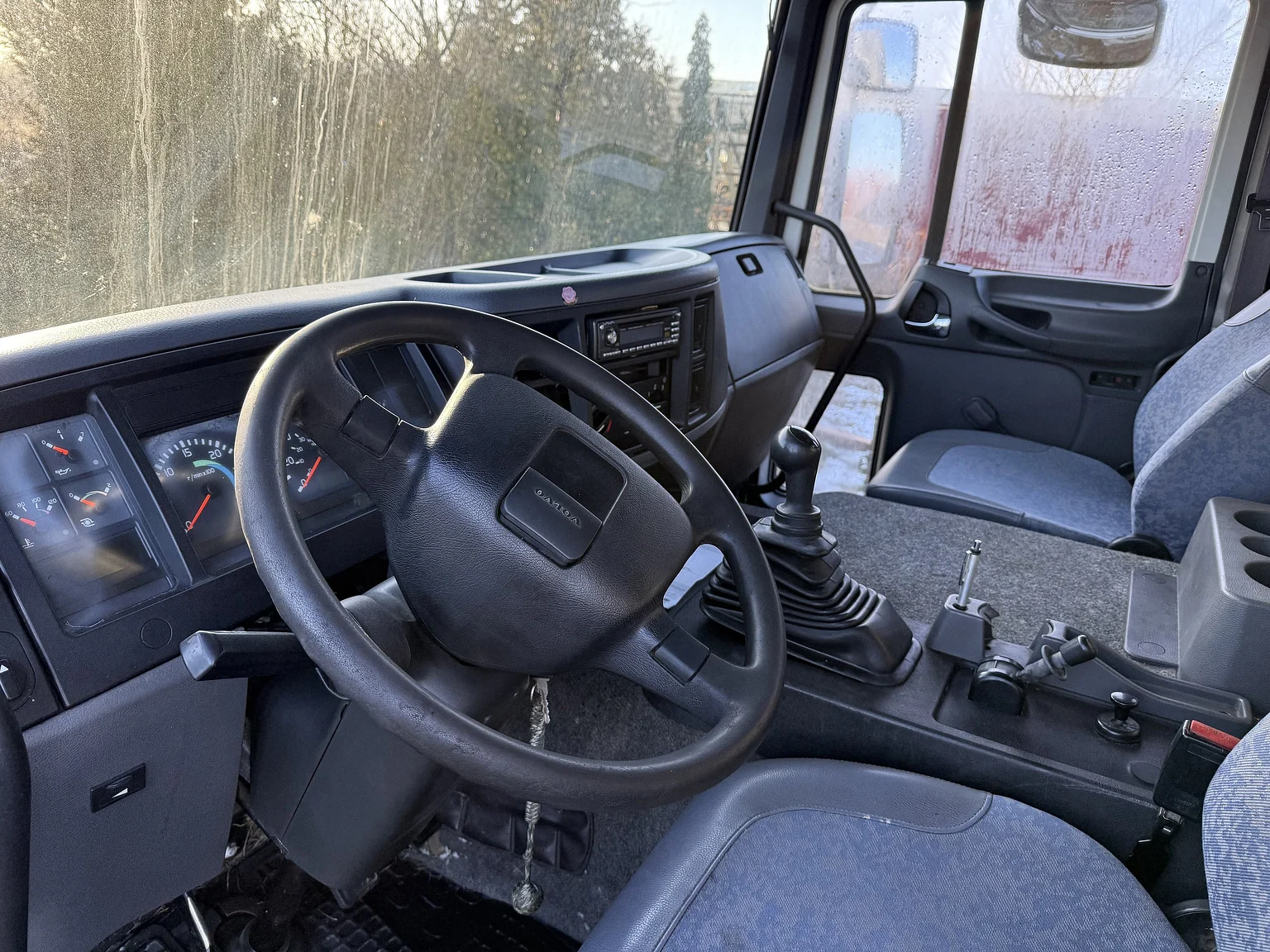 Aussenfoto 2000 Volvo FL6 4x2 - NO RESERVE (1)