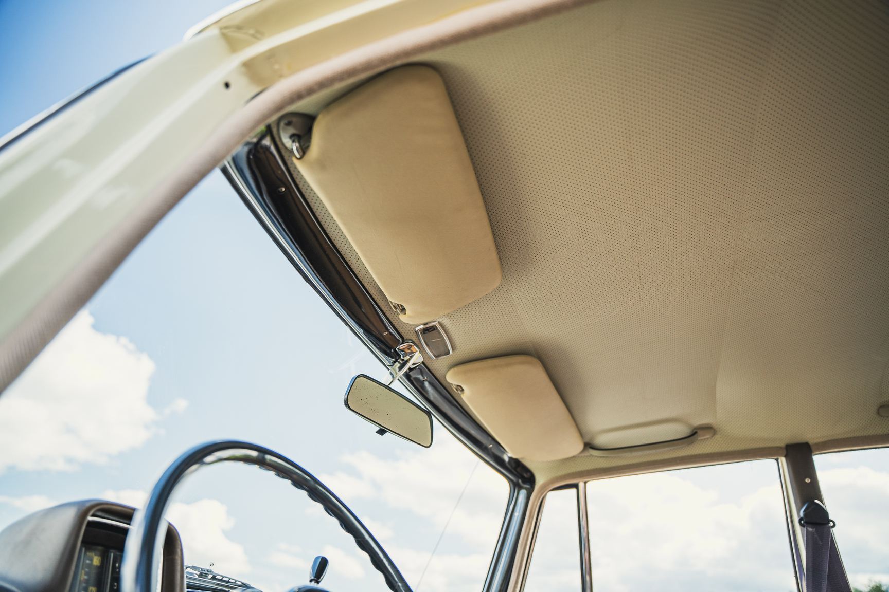 Innenraumfoto von 1966 Mercedes-Benz 200 D "Heckflosse"