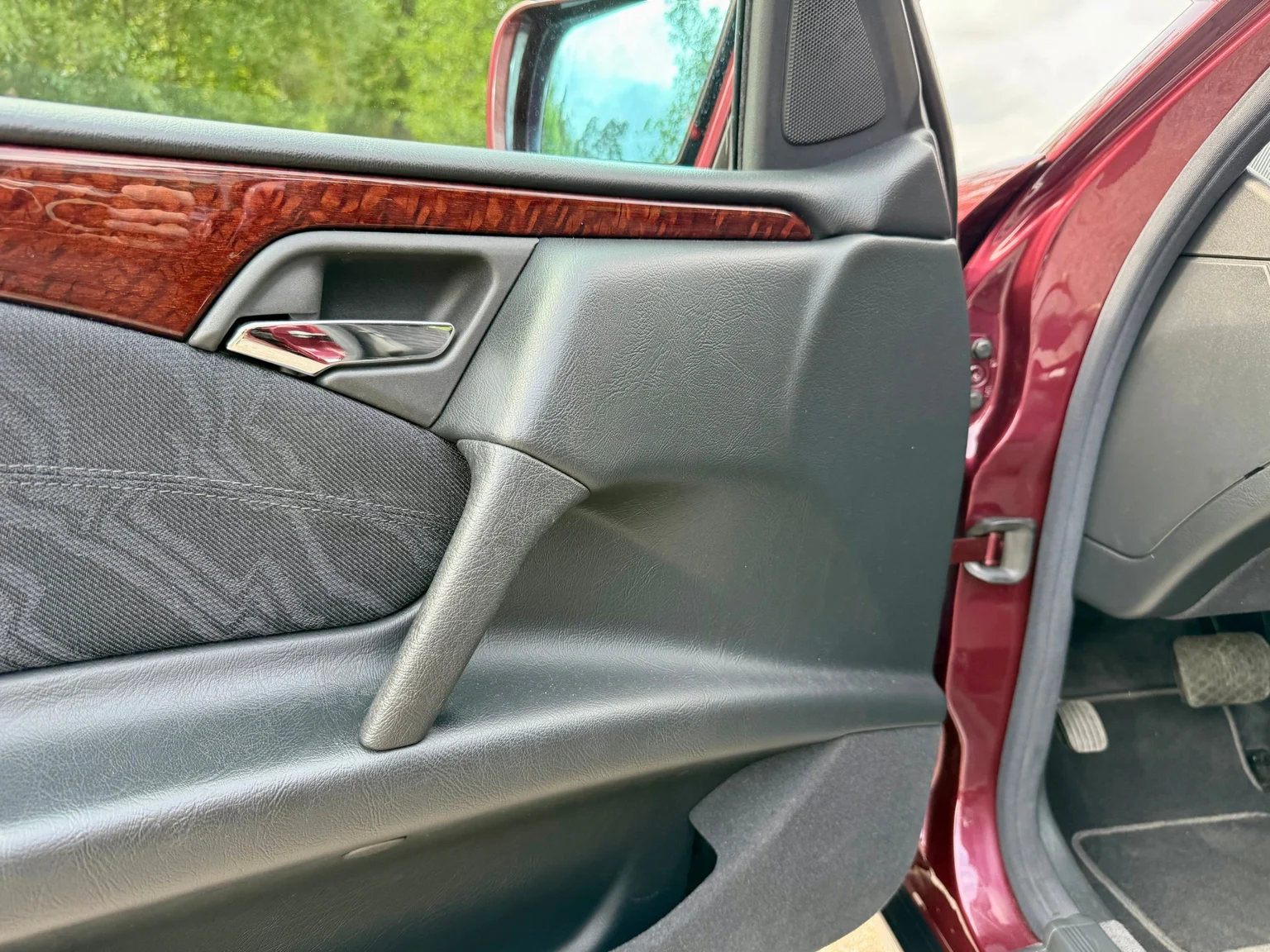 Interior image of 1997 Mercedes-Benz E 290 TD (4)