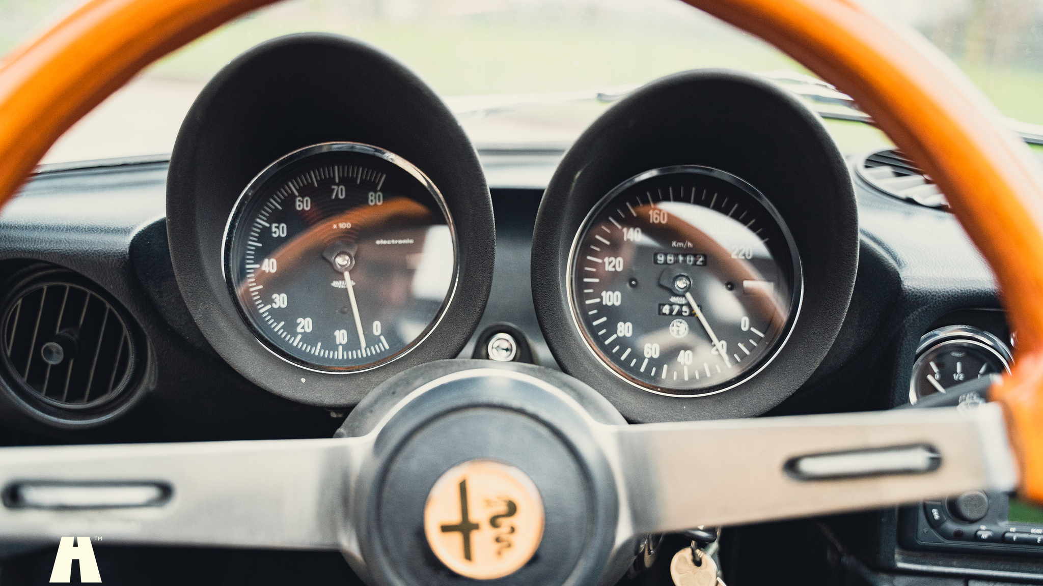 Interior image of 1980 Alfa Romeo 2000 Spider