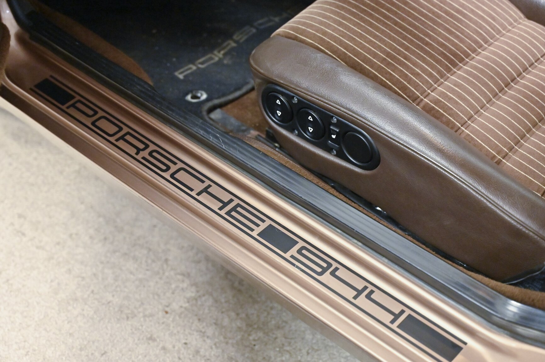 Interior image of 1987 Porsche 944 Automat