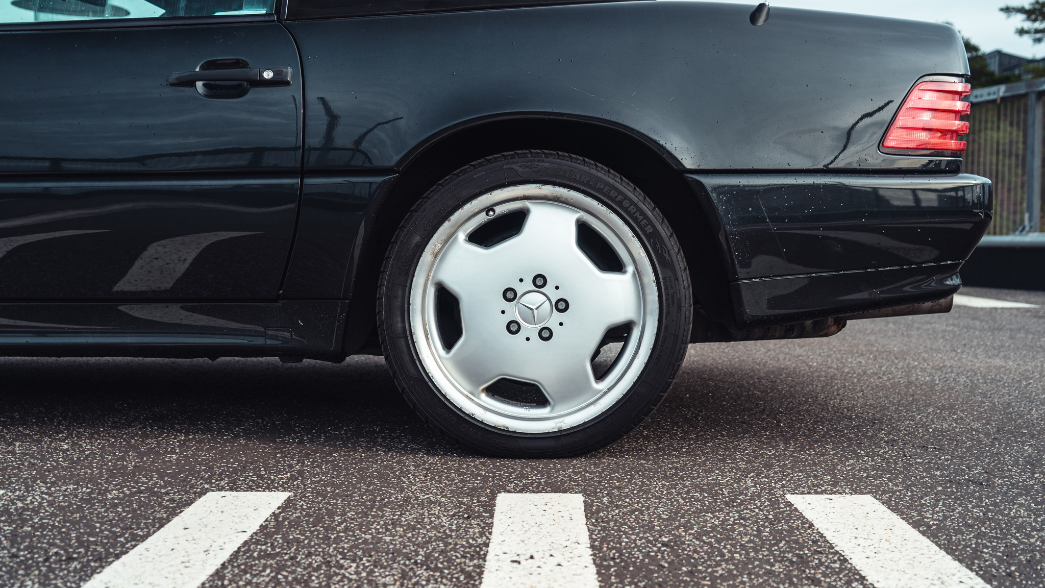 Exteriörbild på 1994 Mercedes SL320 (R129)  (20)