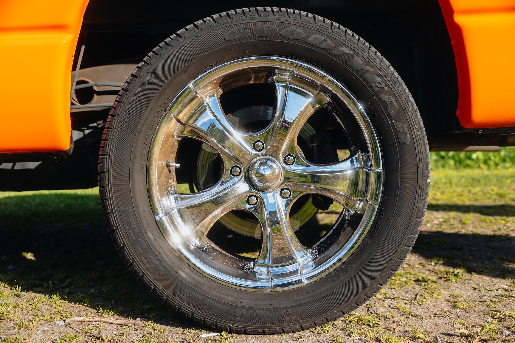 Exteriörbild på 2004 Dodge Ram HEMI GTX 