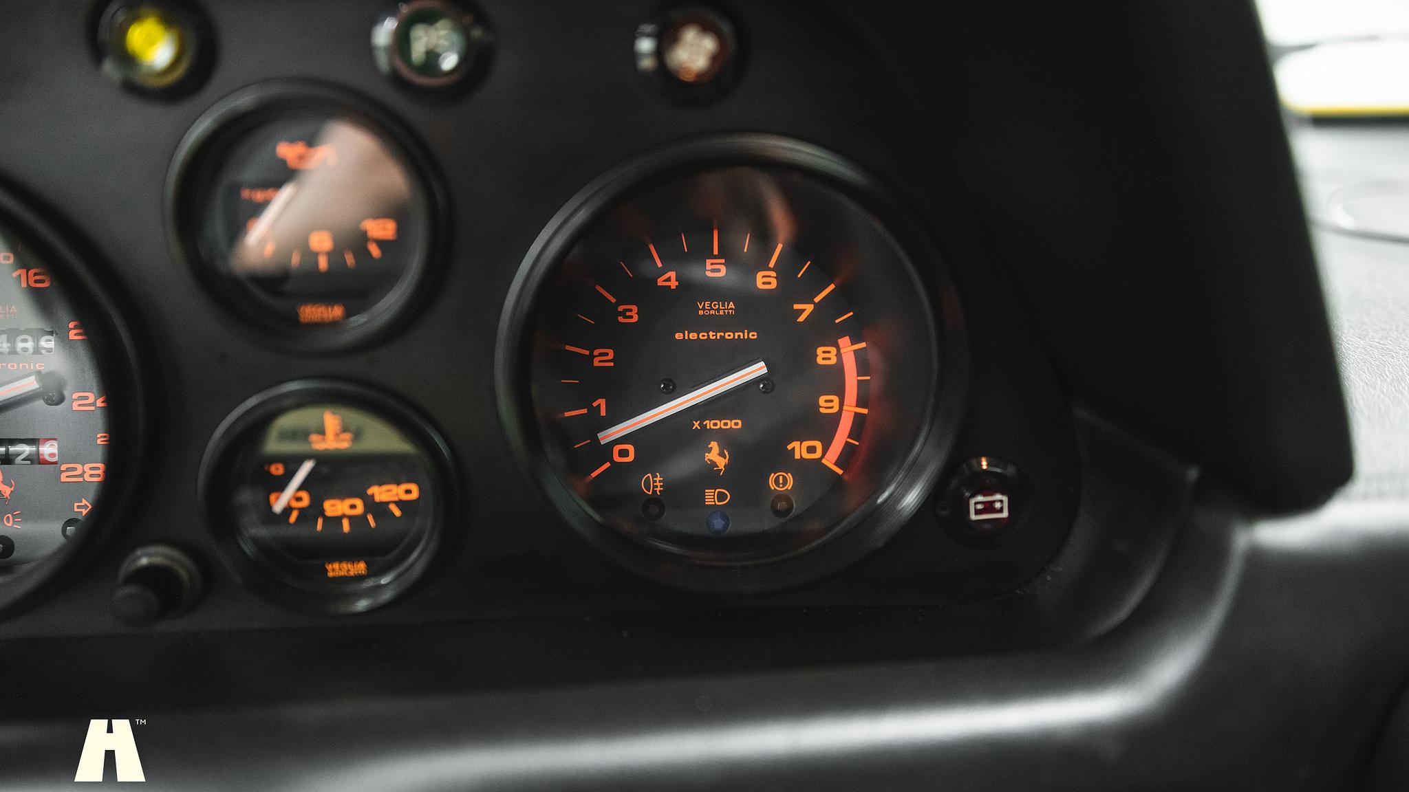 Interiörbild 1986 Ferrari 328 GTB