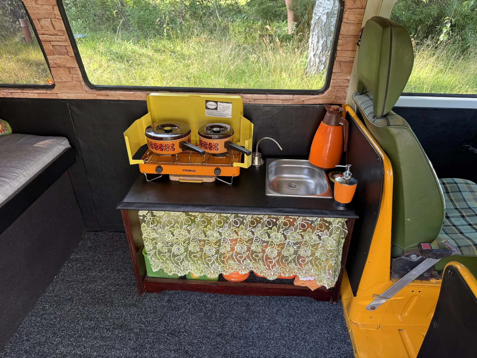 Innenraumfoto von 1975 Volkswagen Transporter Campervan (52)