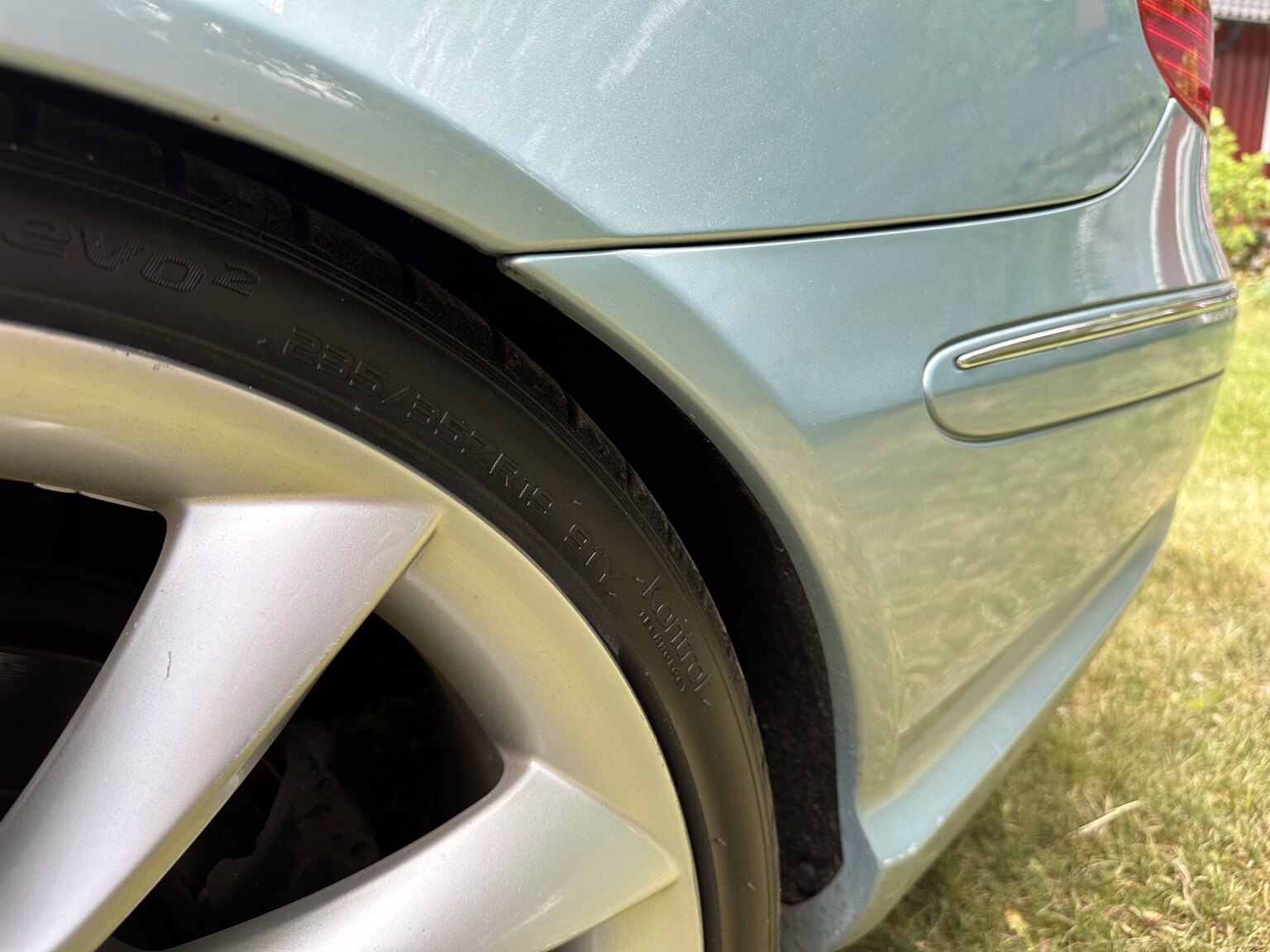 Exteriörbild på 2003 Mercedes CLK 500