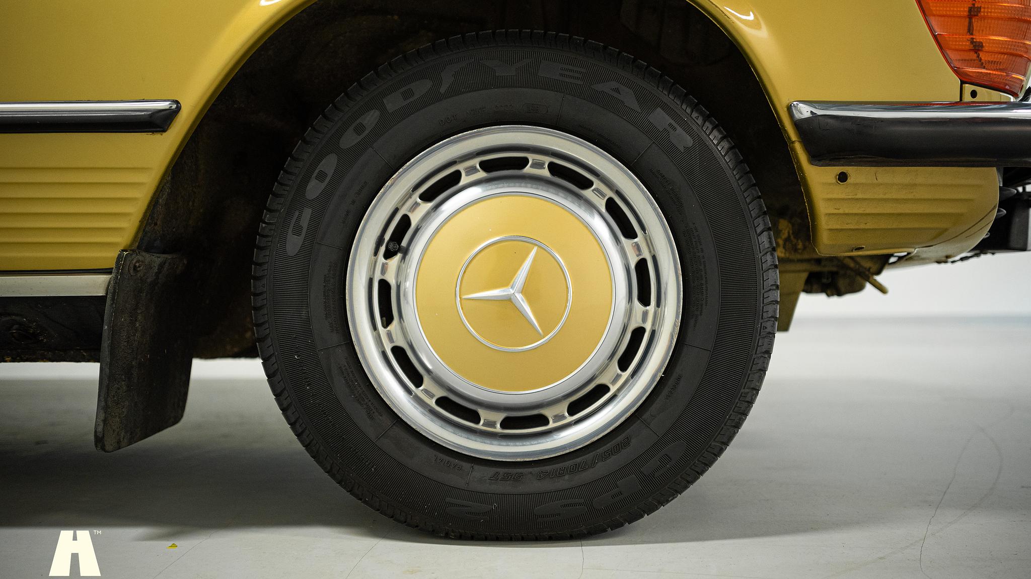 Aussenfoto 1975 Mercedes SL 350