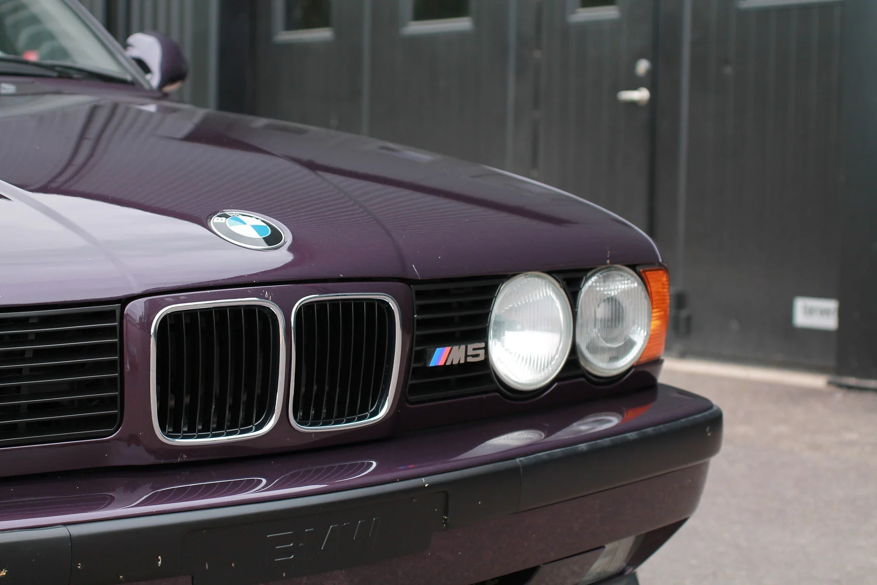 Exterior image of 1993 BMW M5 Touring 3.8 Manual (7)