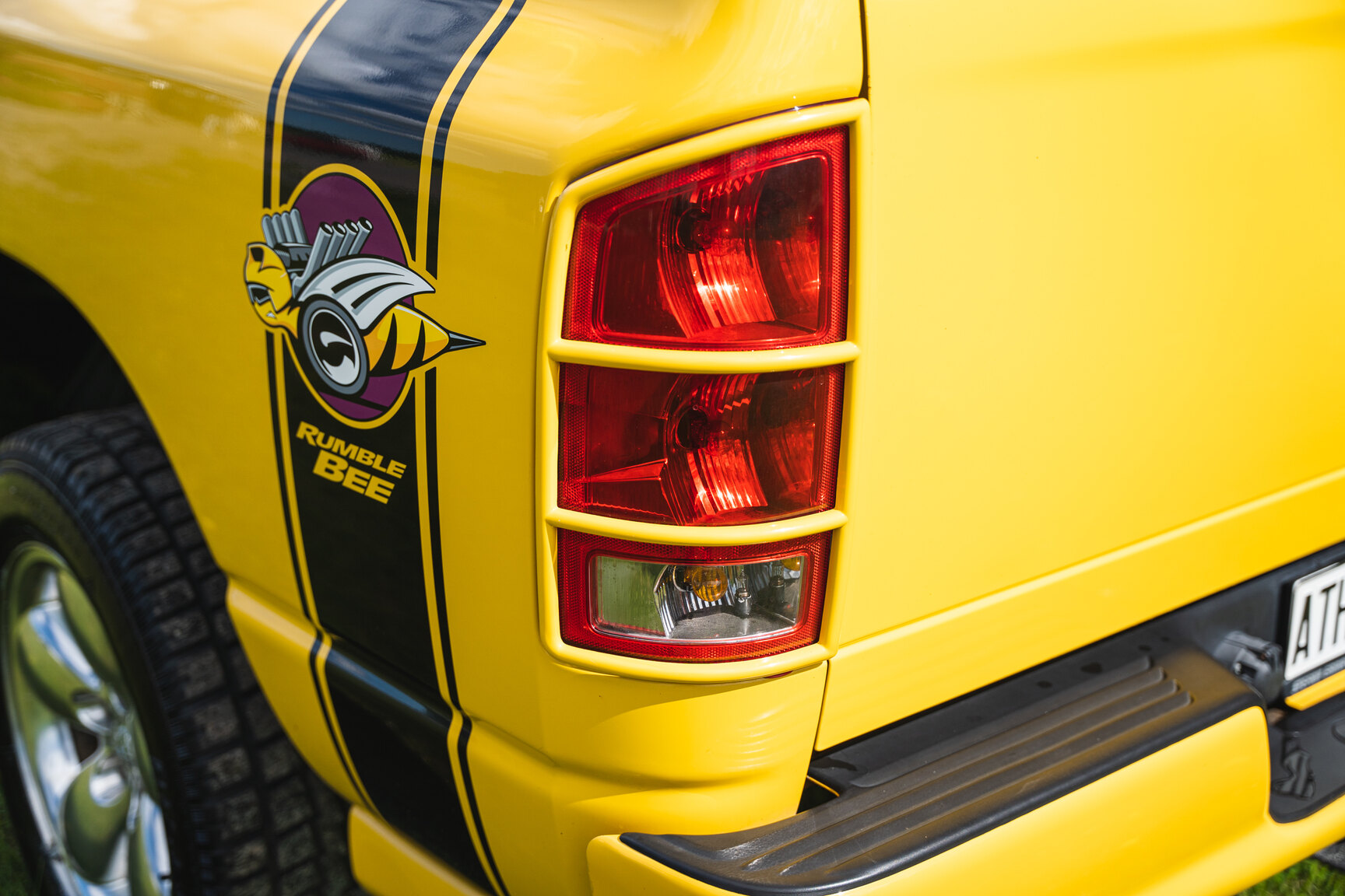 Exteriörbild på 2005 Dodge Ram 1500 Bumble Bee