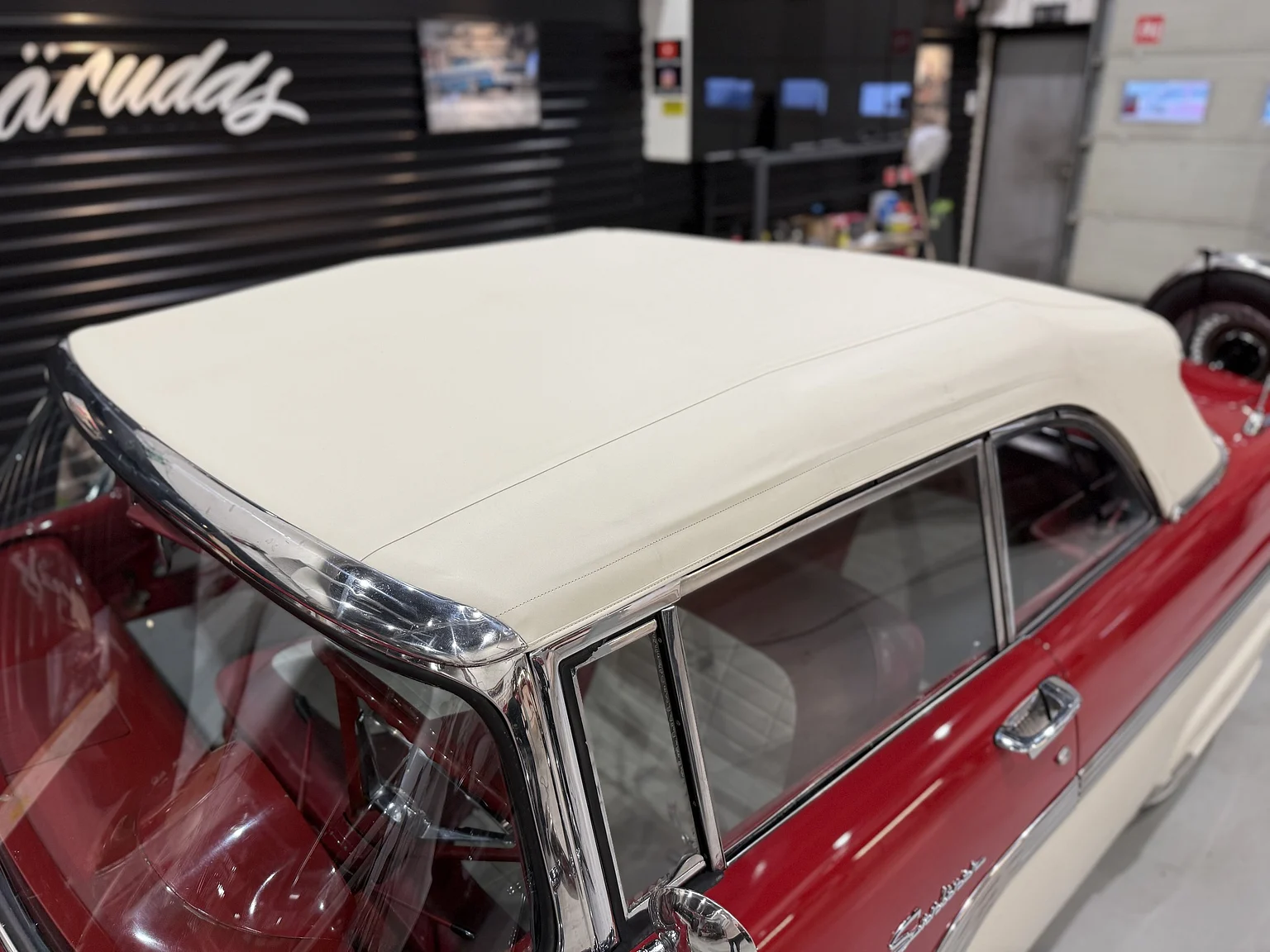 Aussenfoto 1956 Ford Fairlane Sunliner V8 5.1 (61)