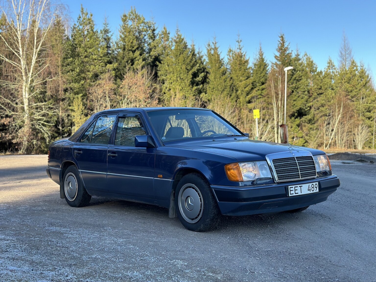 Exterior image of 1991 Mercedes-Benz 230 E 