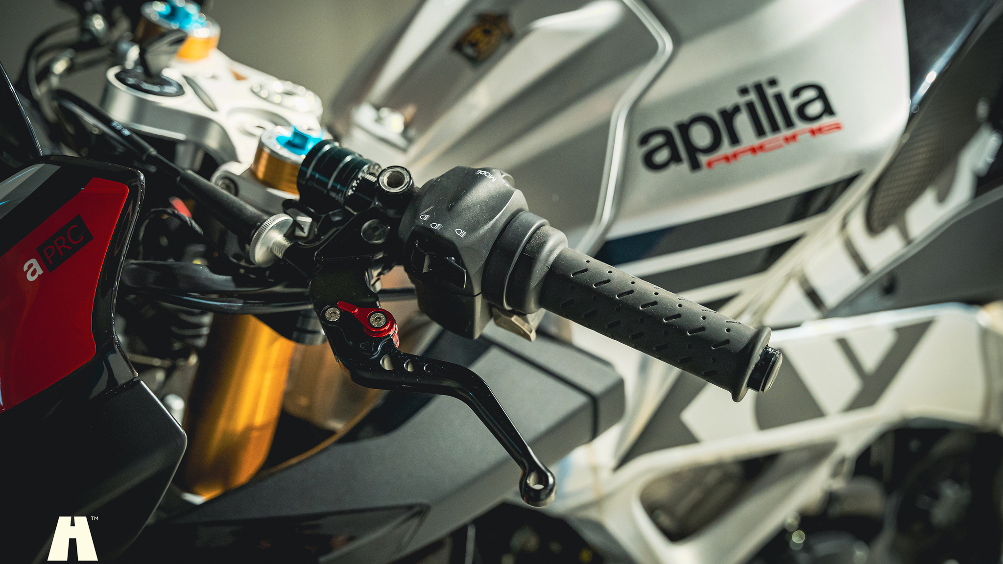 Exterior image of 2016 Aprilia Tuono V4 Factory