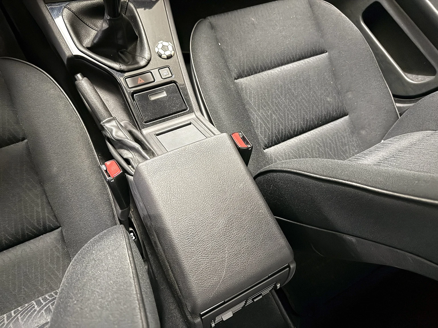 Interior image of 2002 BMW 520i (21)