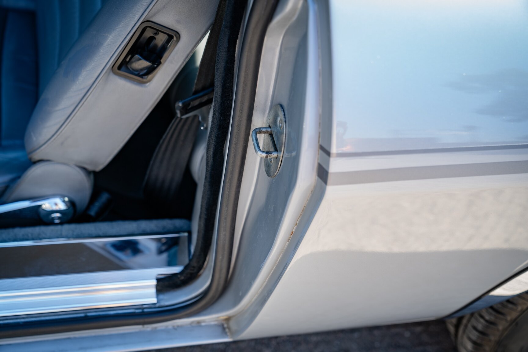 Interior image of 1985 Jaguar XJ-S HE
