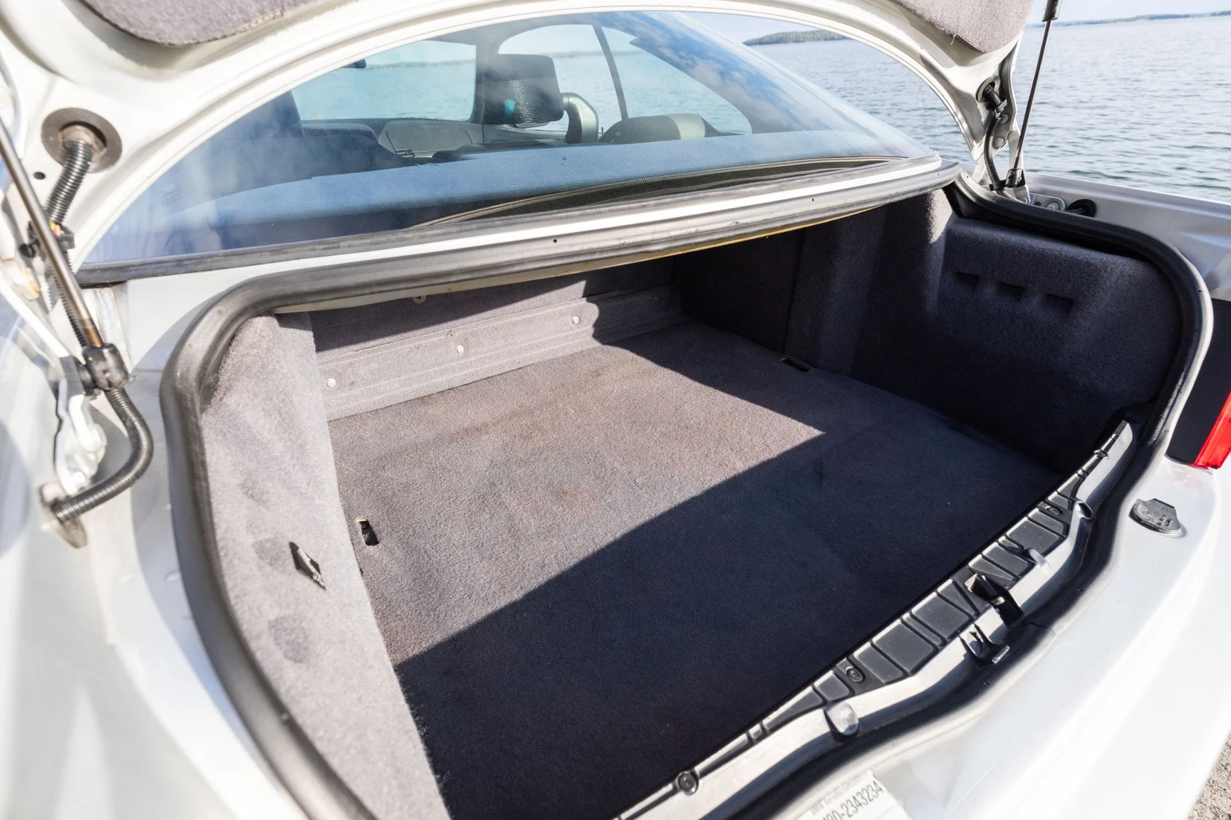 Interior image of 1991 BMW 850i (58)