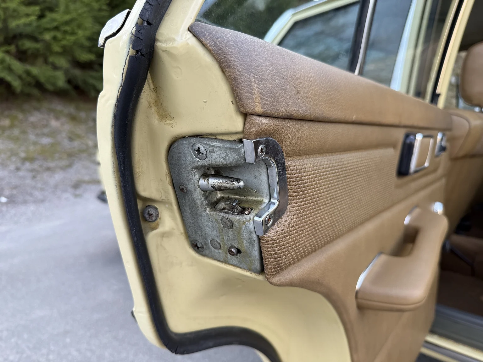 Innenraumfoto von 1974 Mercedes-Benz 230 Automatic (40)