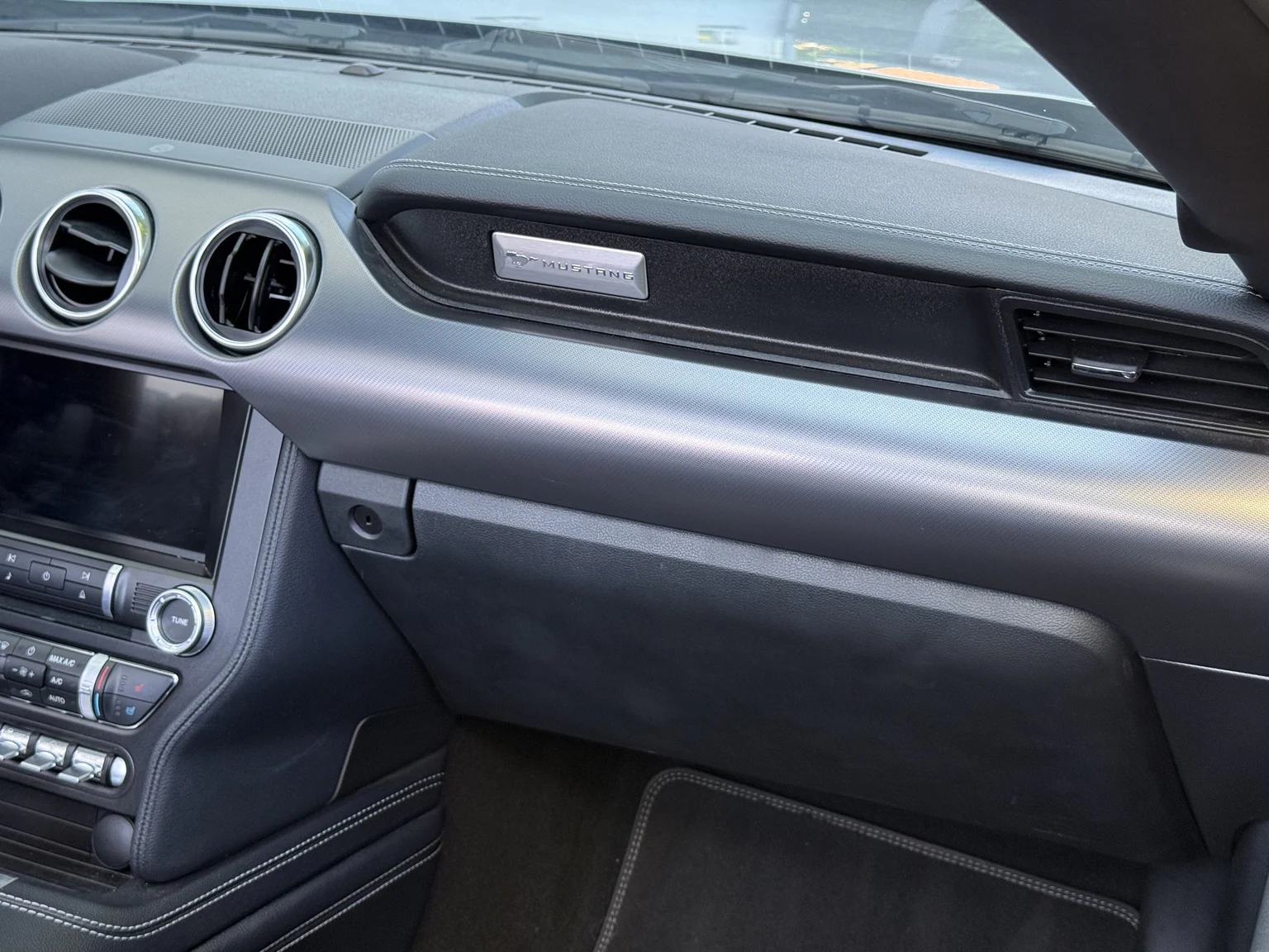 Interior image of 2021 Ford Mustang GT Cabriolet (26)
