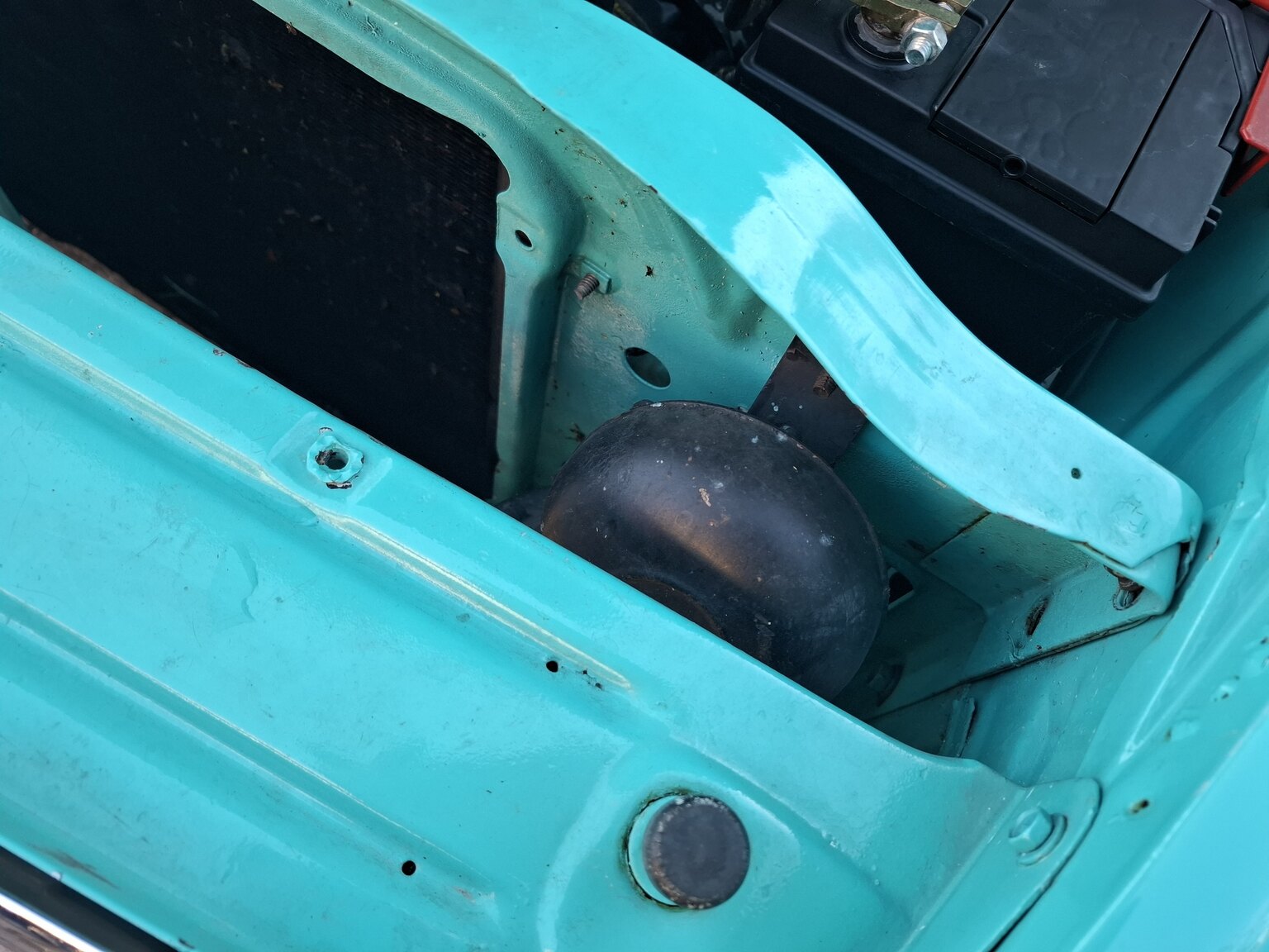Image of 1961 Chrysler Newport Cabriolet mechanics