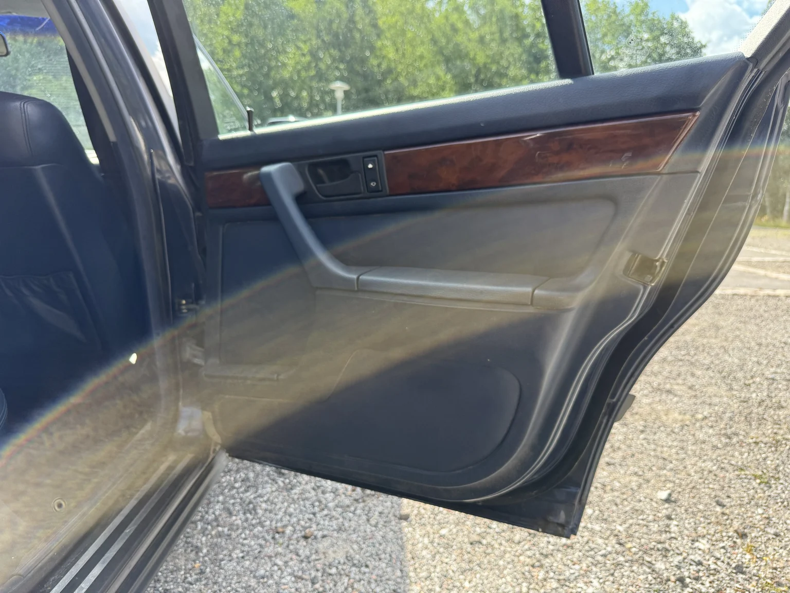 Interior image of 1990 BMW 750i (73)