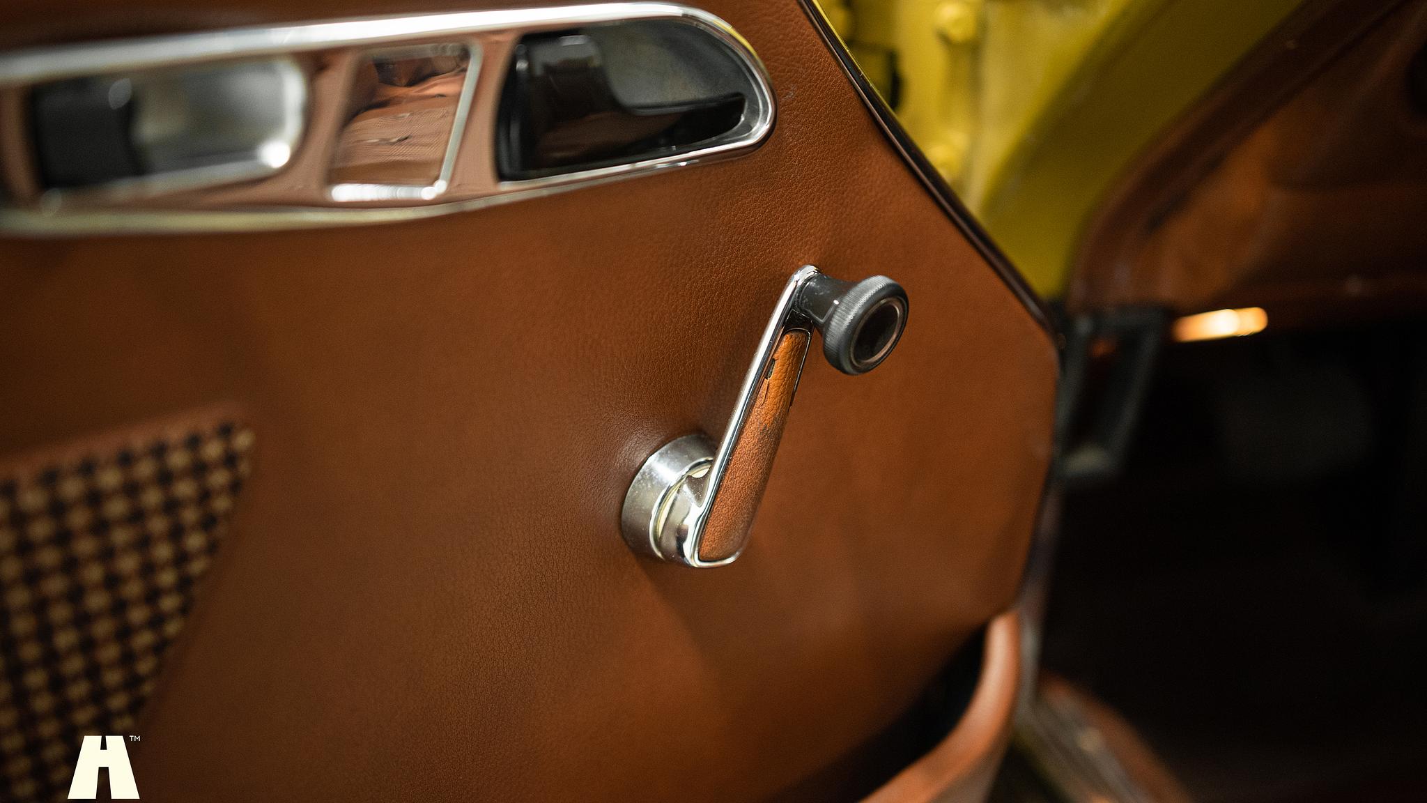 Interiörbild 1975 Mercedes SL 350