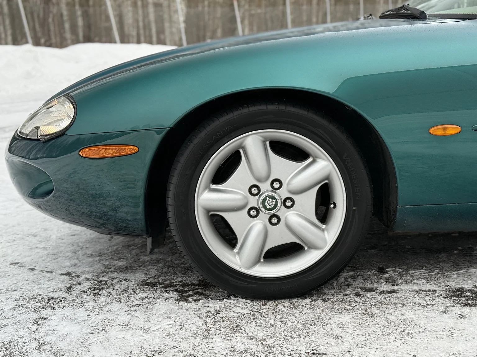 Exteriörbild på 1997 Jaguar XK8 (39)