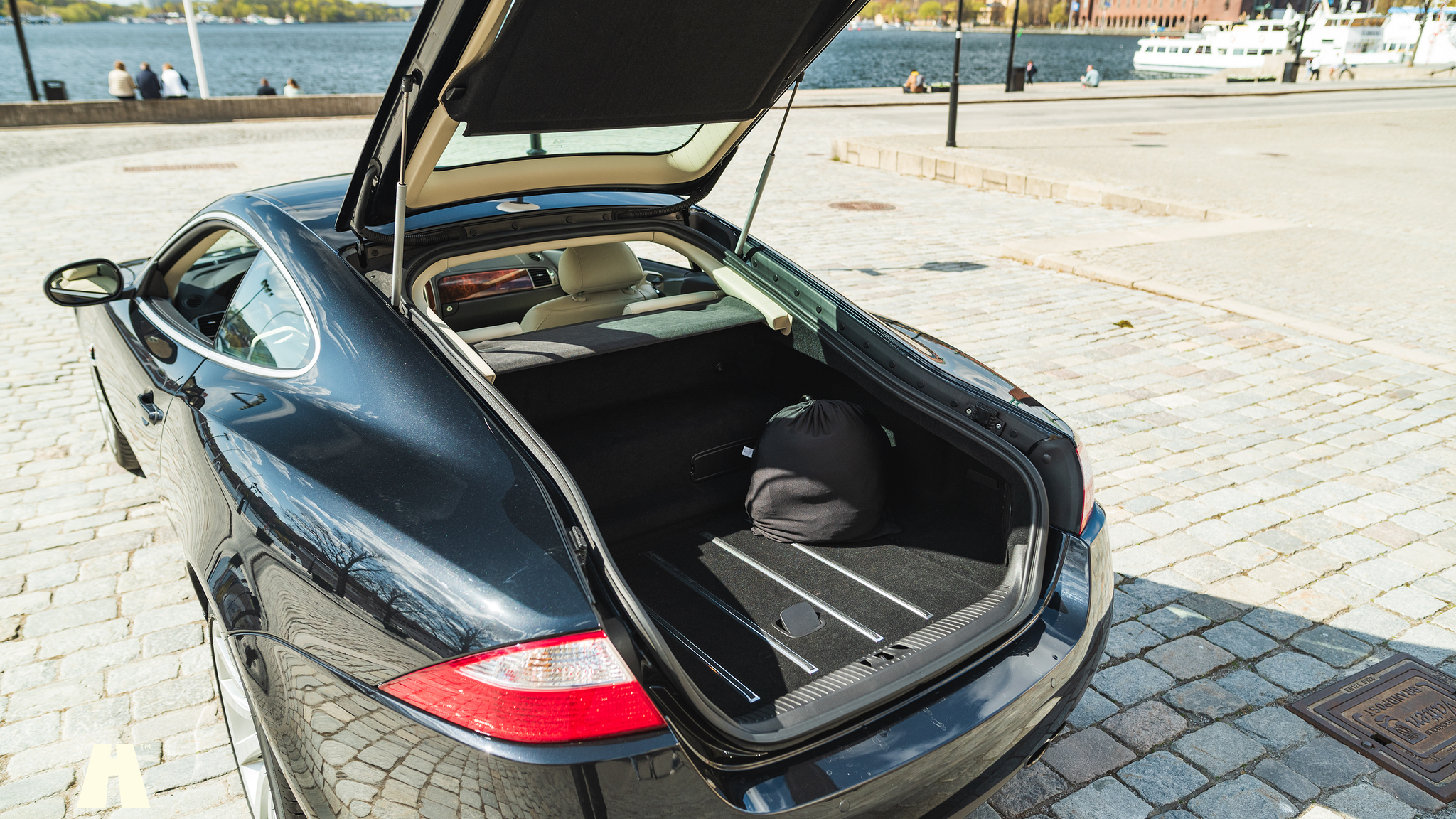 Innenraumfoto von 2008 Jaguar XKR (79)