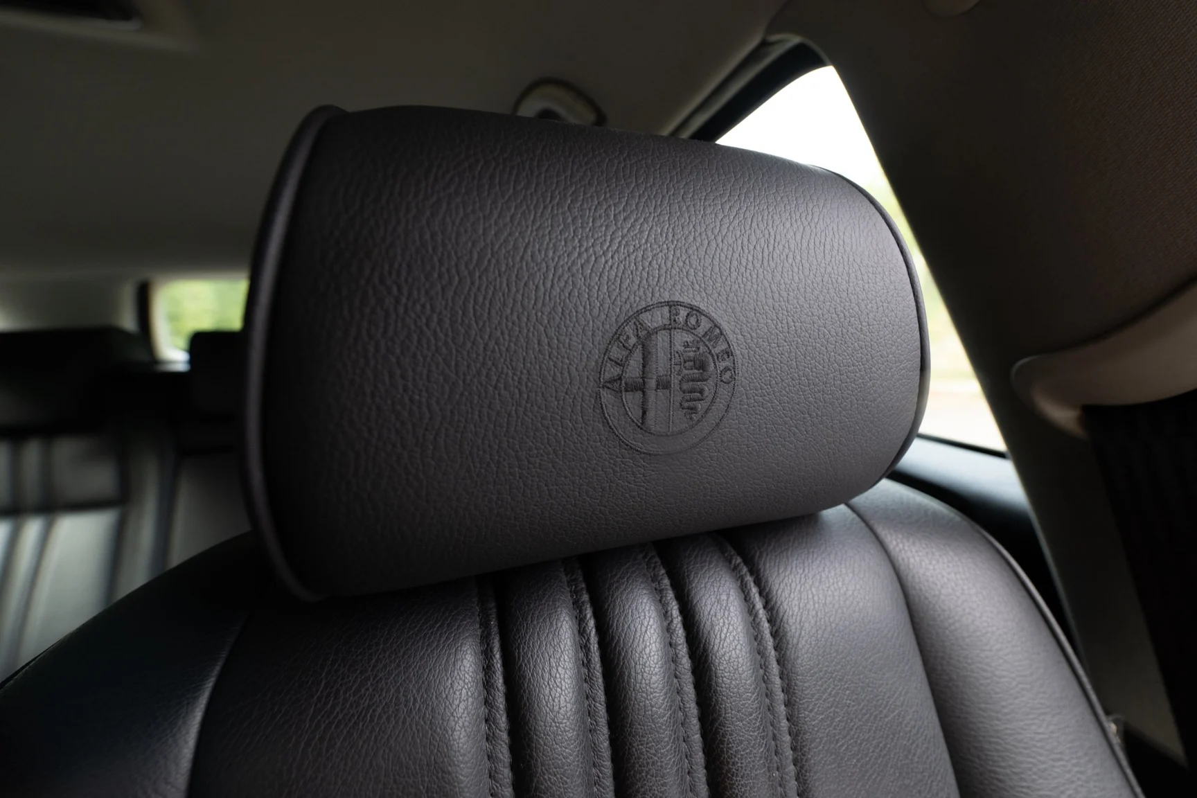 Innenraumfoto von 2008 Alfa Romeo 159 Q4 Sportwagon (47)
