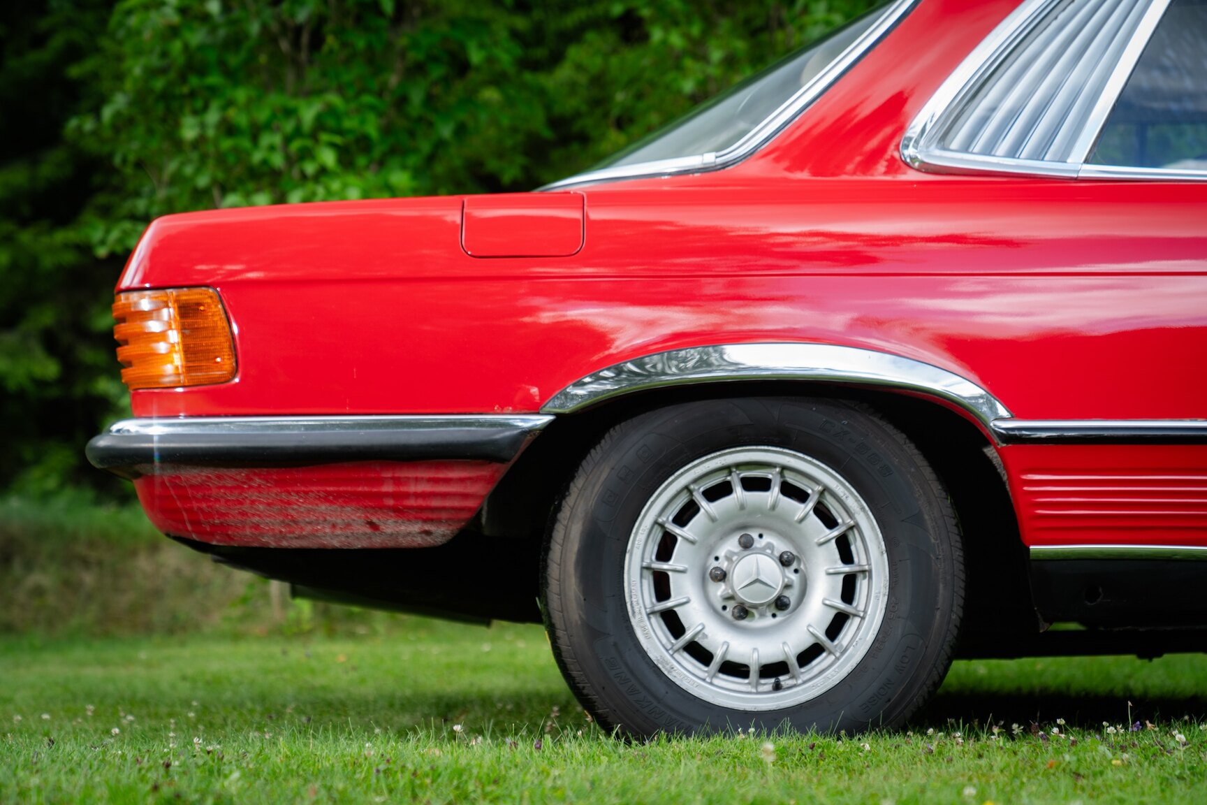 Exterior image of 1975 Mercedes-Benz 350 SLC