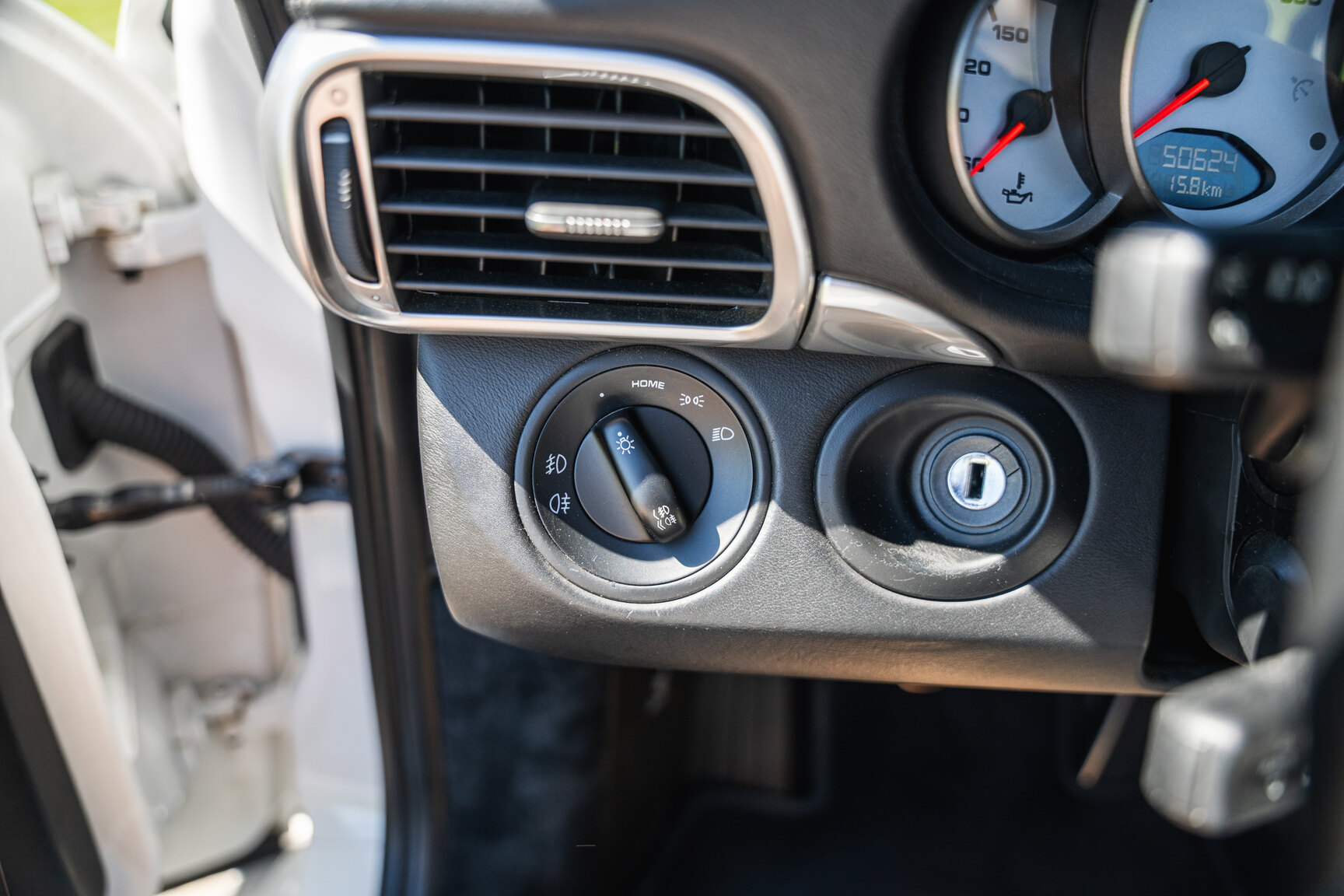 Interior image of 2008 Porsche 911 Turbo Cabriolet (41)