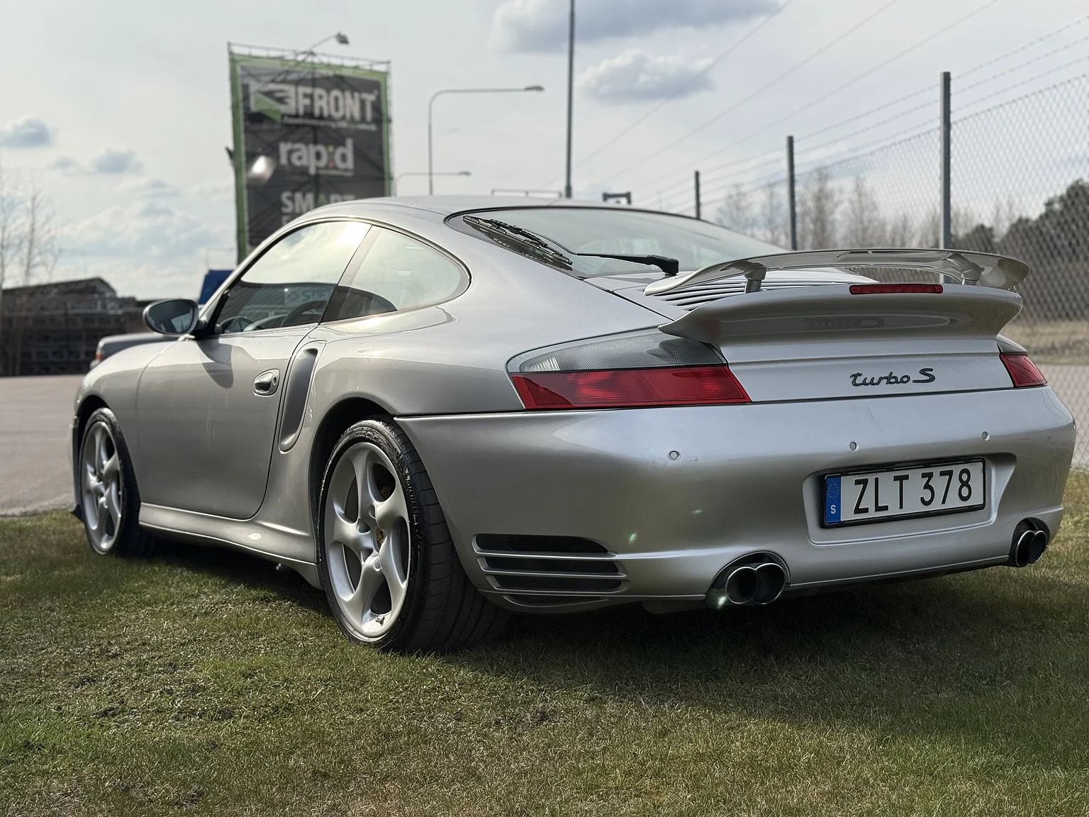 Exteriörbild på 2005 Porsche 996 Turbo S (10)