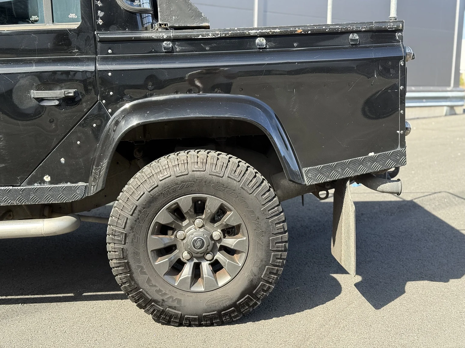 Exterior image of 2000 Land Rover Defender 110 Tomb Raider (69)