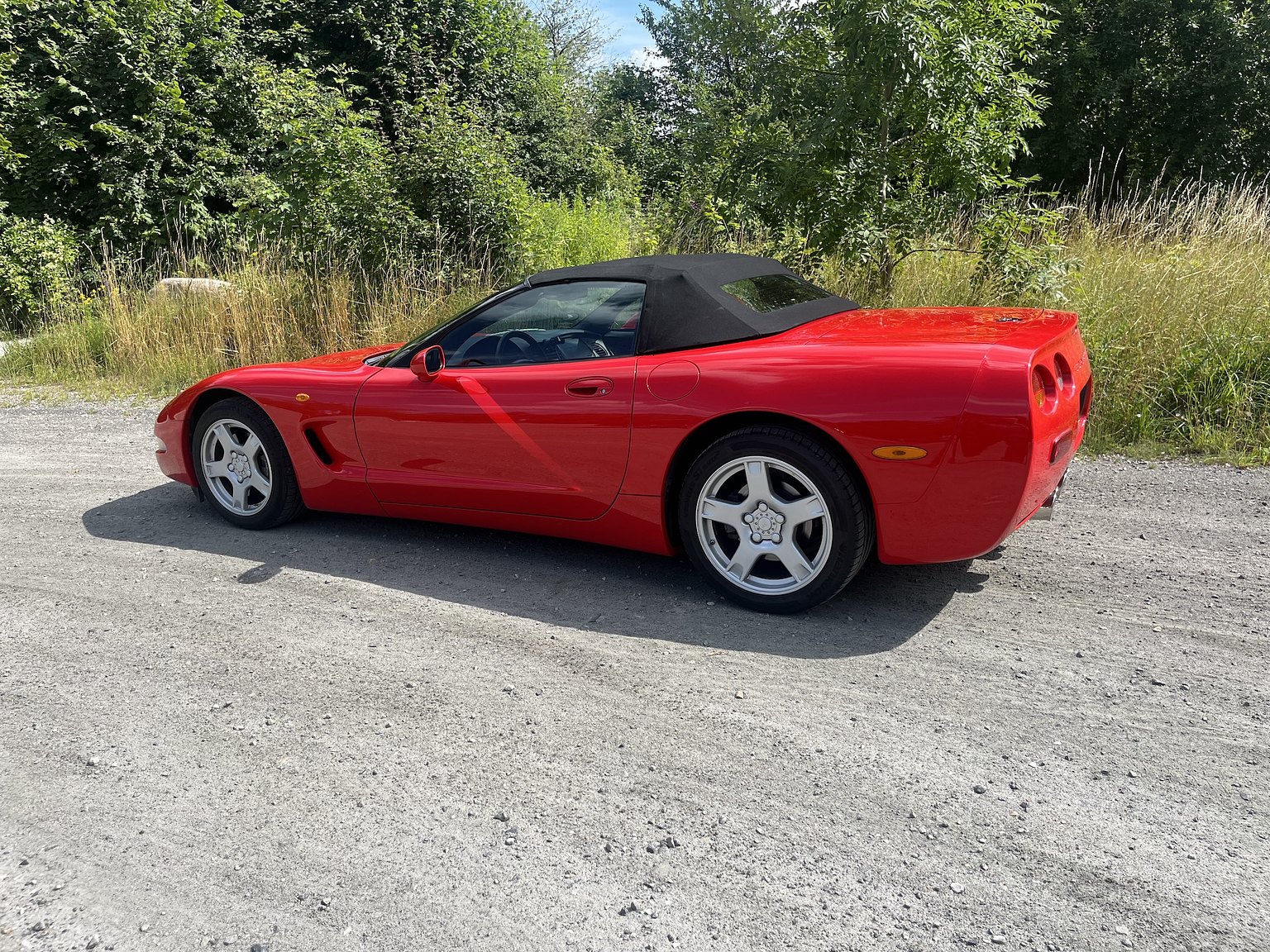 Exterior image of 2000 Chevrolet Corvette Cabriolet