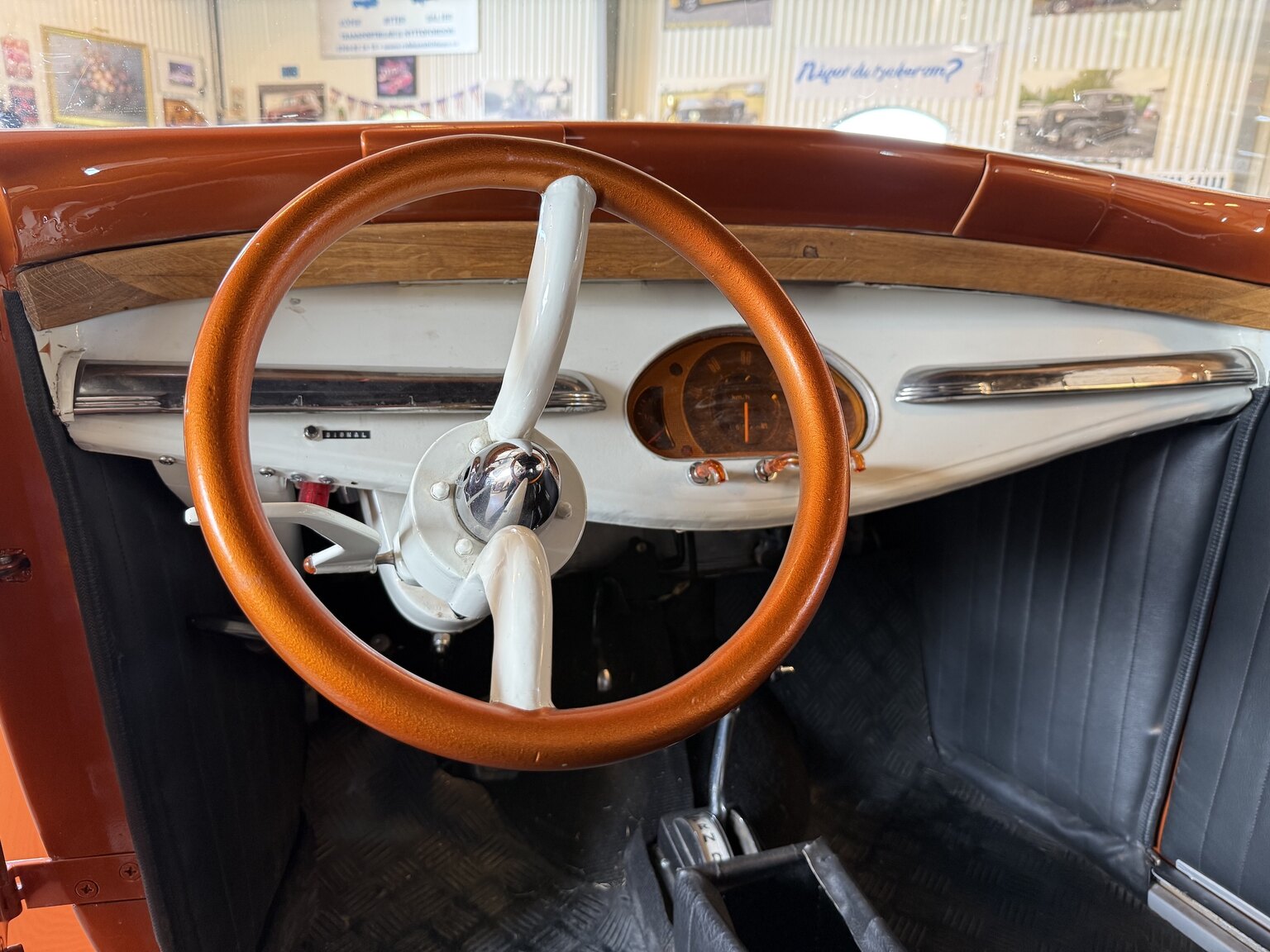 Innenraumfoto von 2012 Hot Rod T