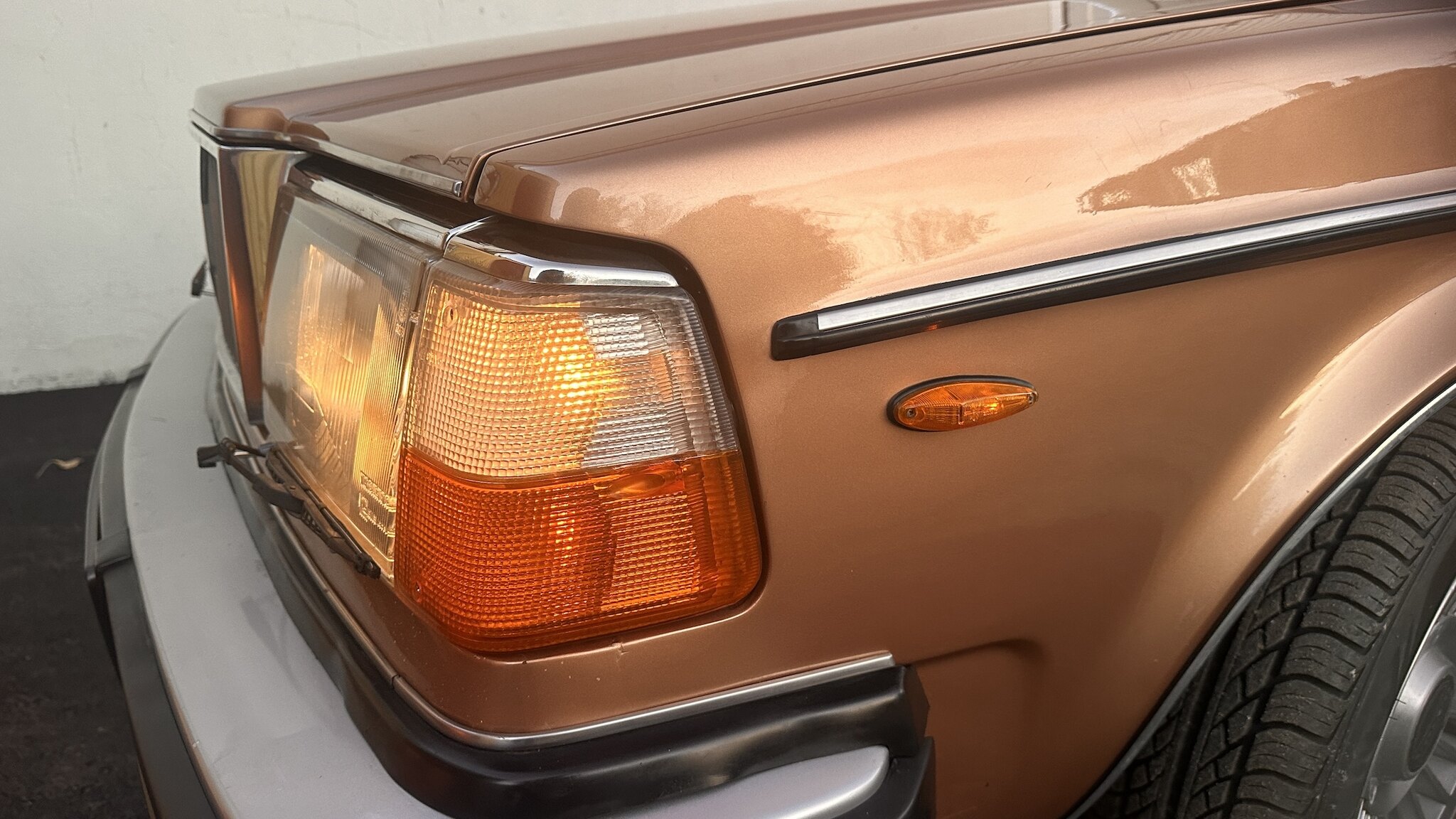 Exteriörbild på 1981 Volvo 244 GLE D6