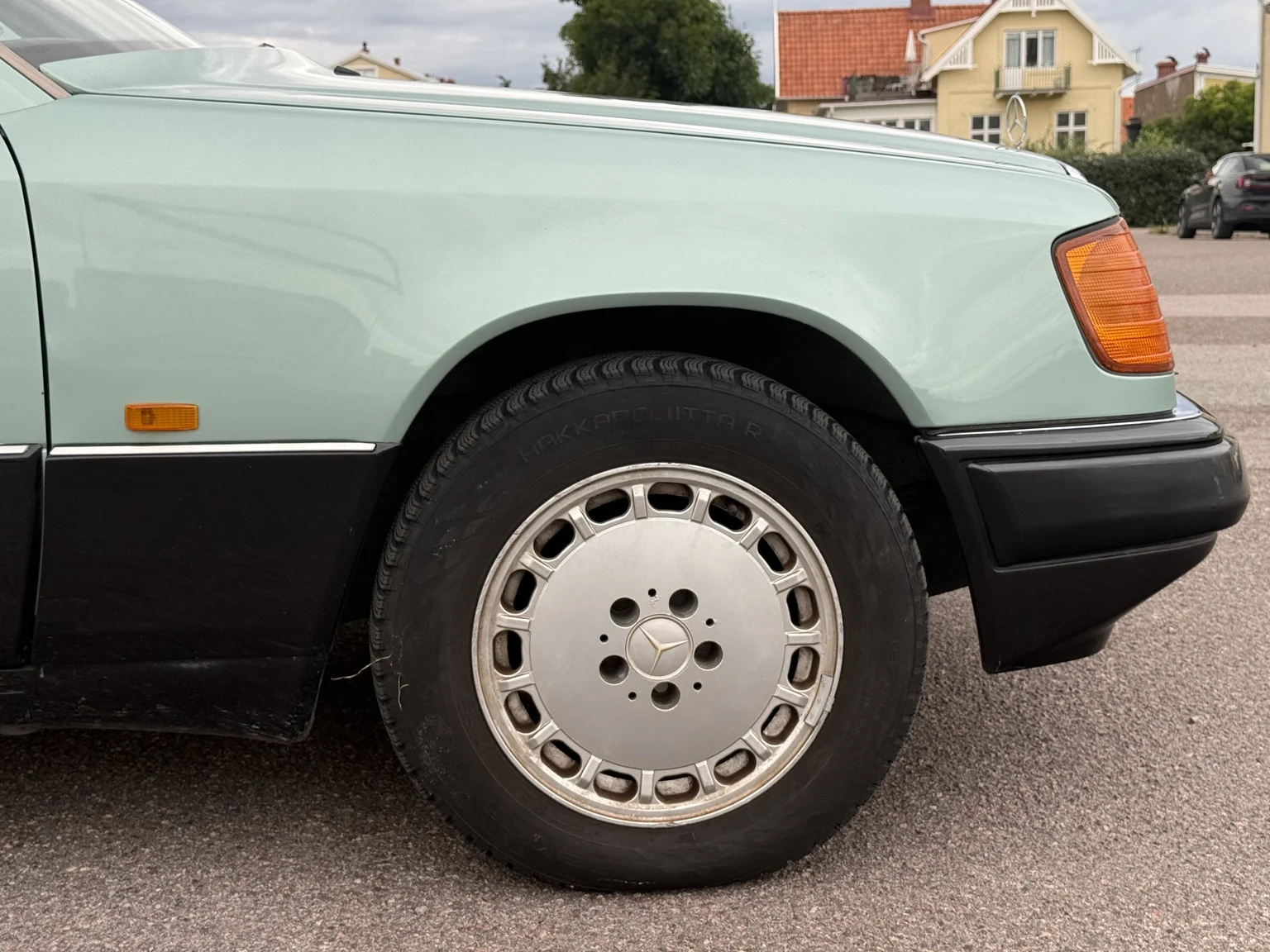 Aussenfoto 1991 Mercedes-Benz 300 E 4MATIC (25)