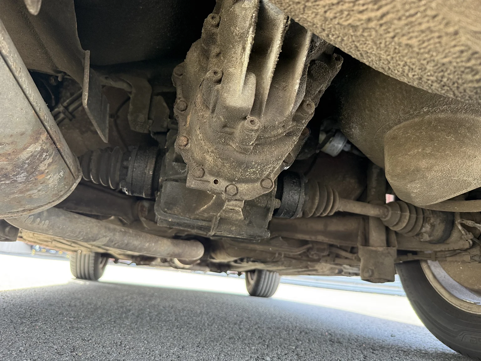 Image of 1984 Porsche 944 Targa mechanics (21)