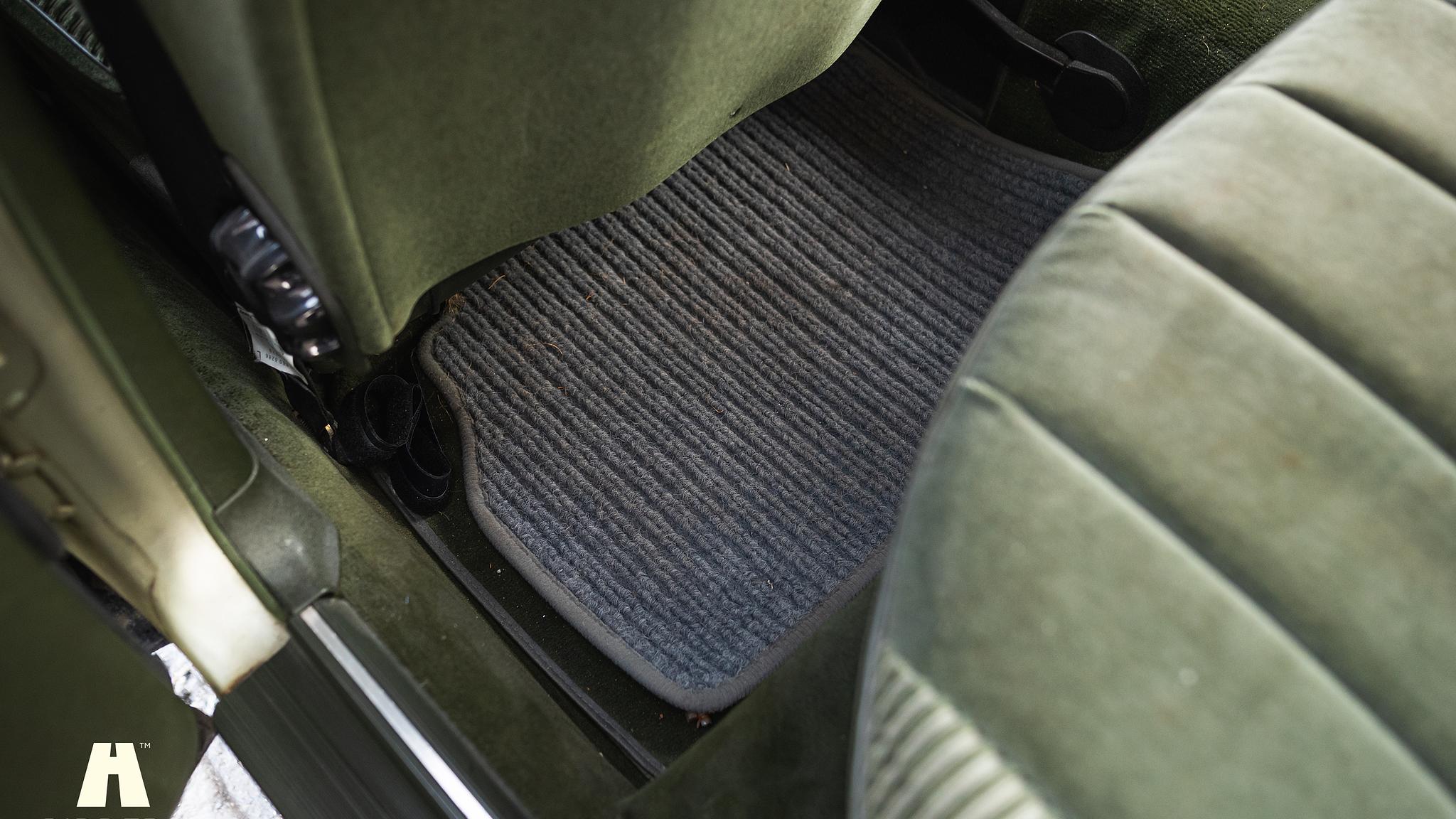 Interior image of 1985 Mercedes-Benz 200 Series 3  (63)