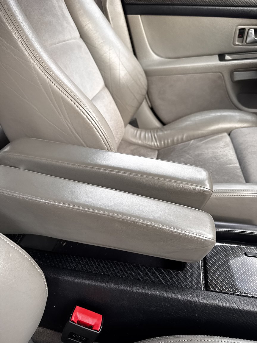 Interior image of 1999 Audi S8 4.2 Quattro