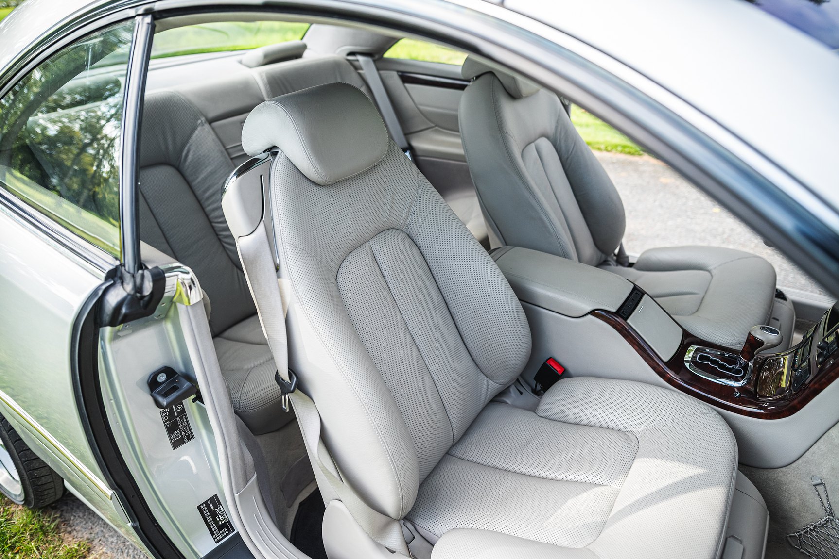 Interior image of 2000 Mercedes-Benz CL 500