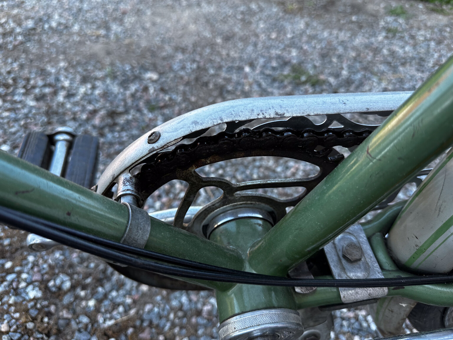 Exteriörbild på 1951 Fux med påhängsmotor