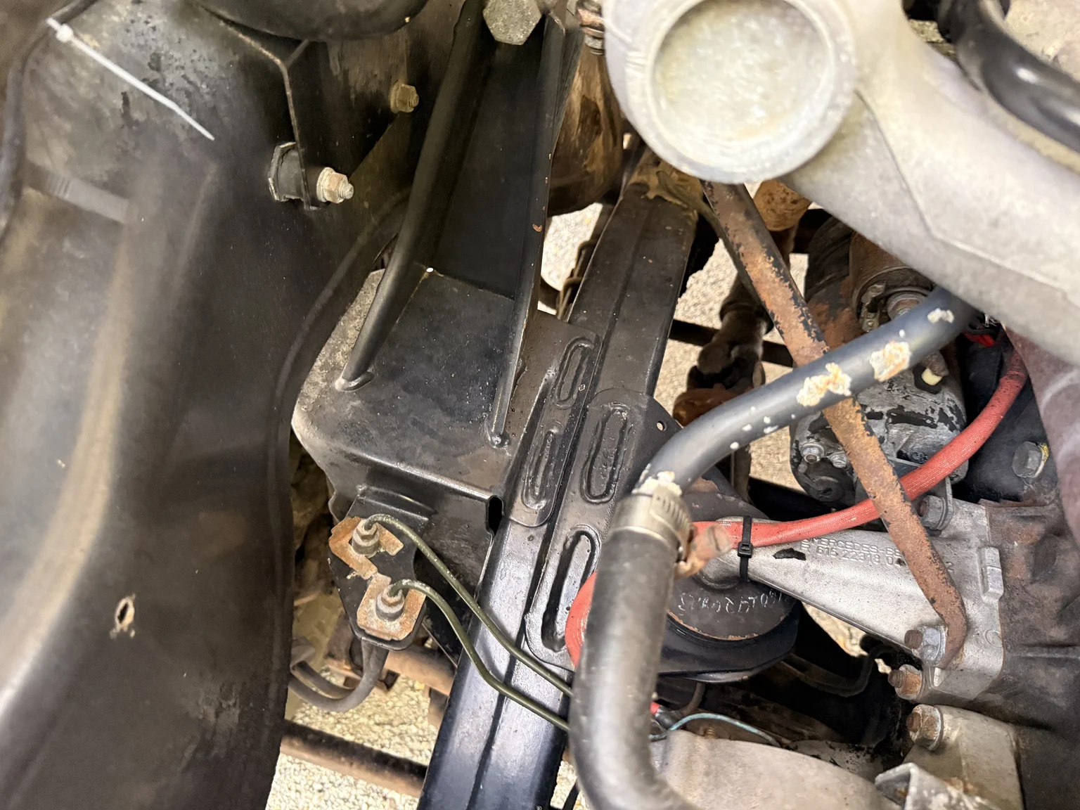 Image of 1981 Mercedes-Benz 240 GD mechanics (13)