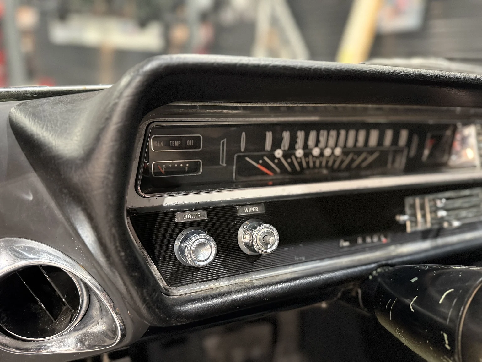 Interior image of 1964 Oldsmobile Cutlass Convertible (13)