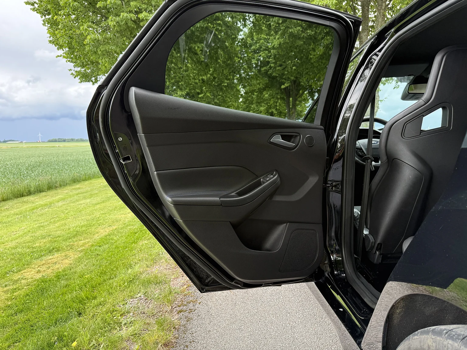 Interior image of 2016 Ford Focus RS (28)
