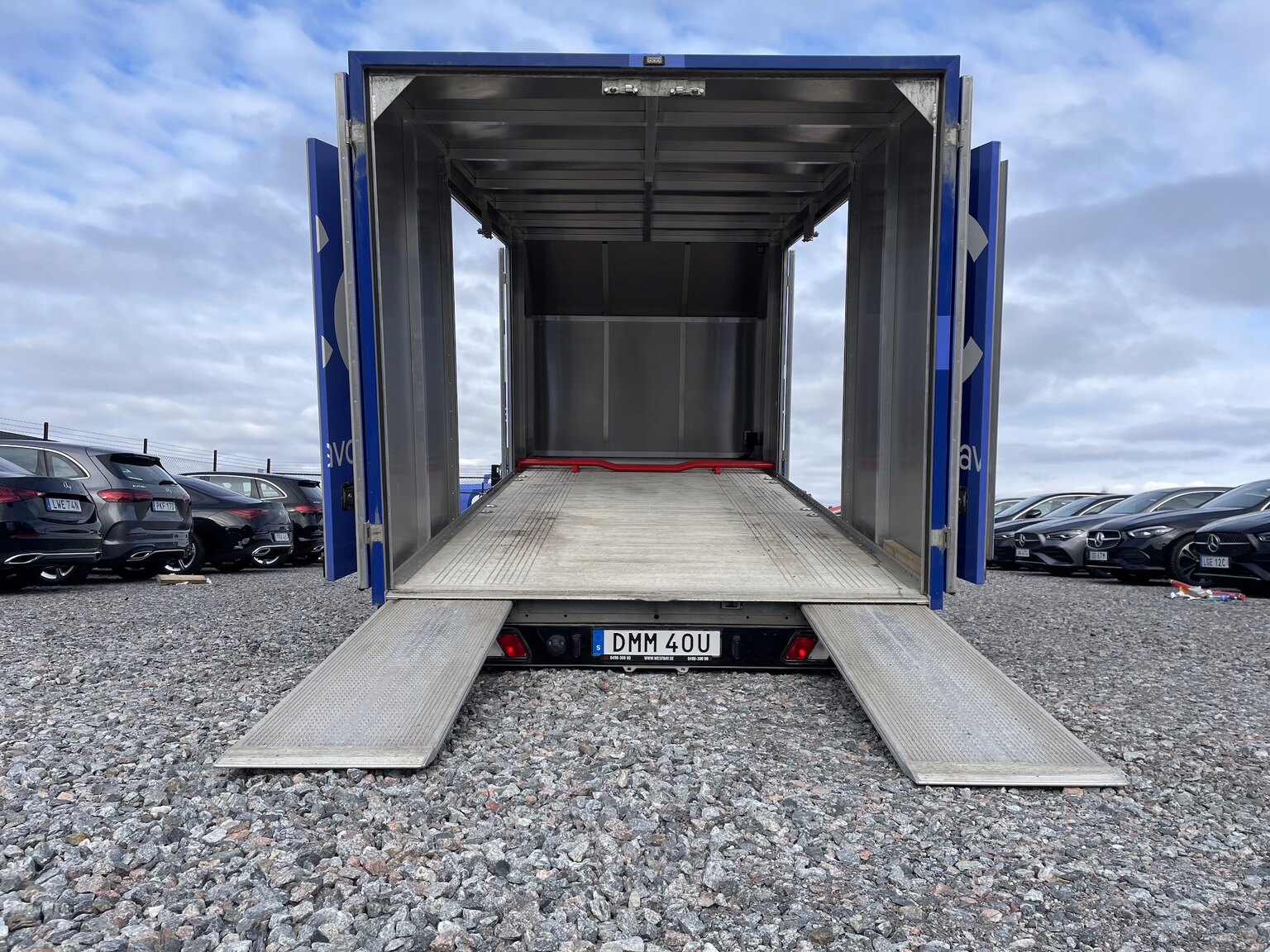 Exteriörbild på 2022 Ford Transit fordonstransport