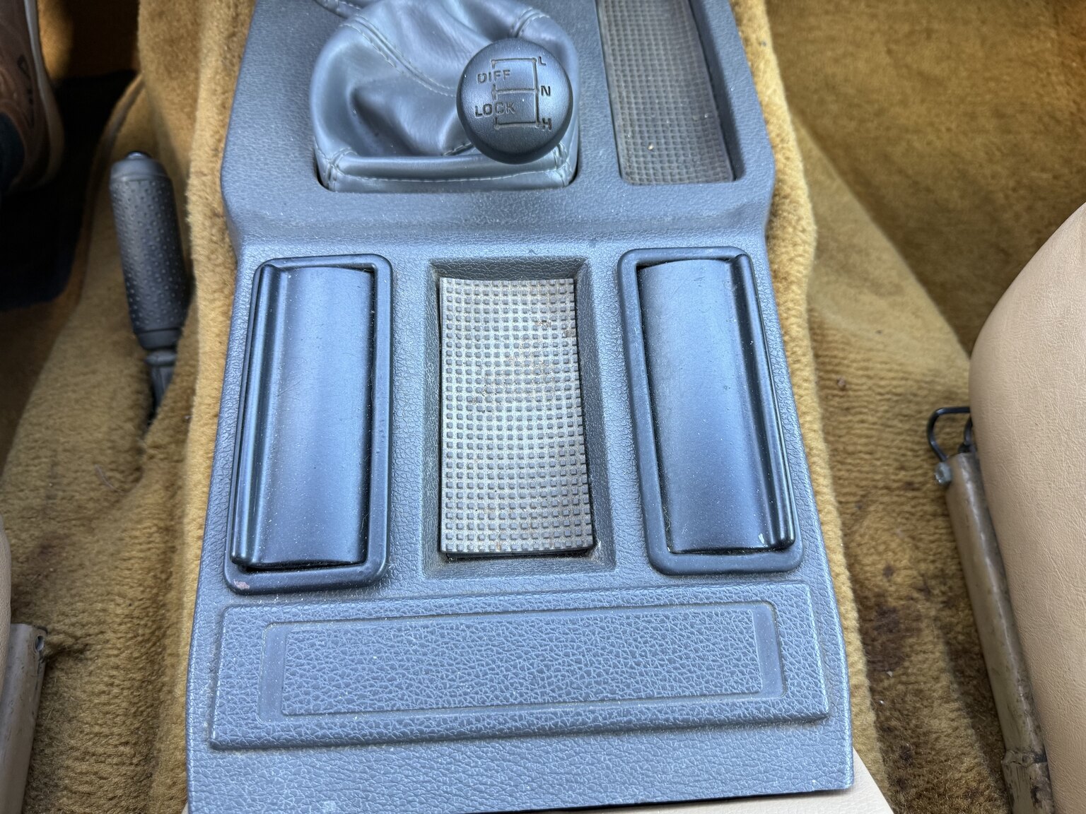 Interior image of 1985 Land Rover Range Rover 3.5 V8