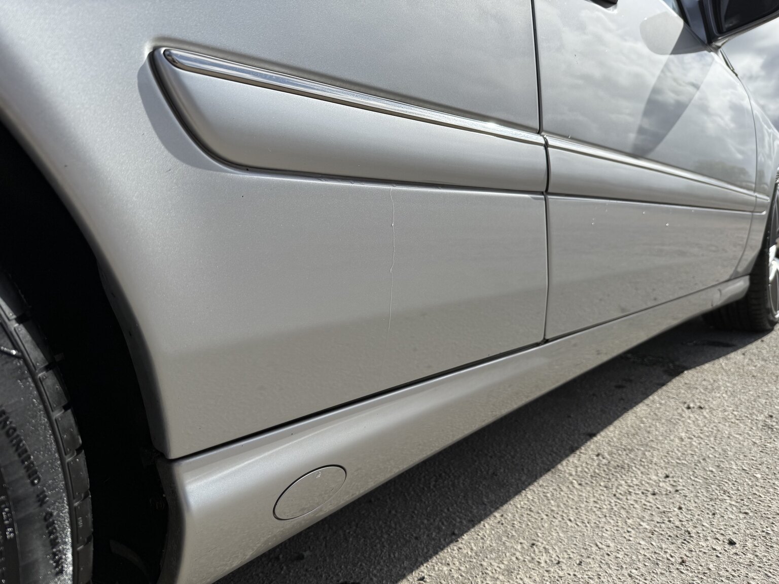 Exterior image of 2000 Mercedes-Benz CL 500