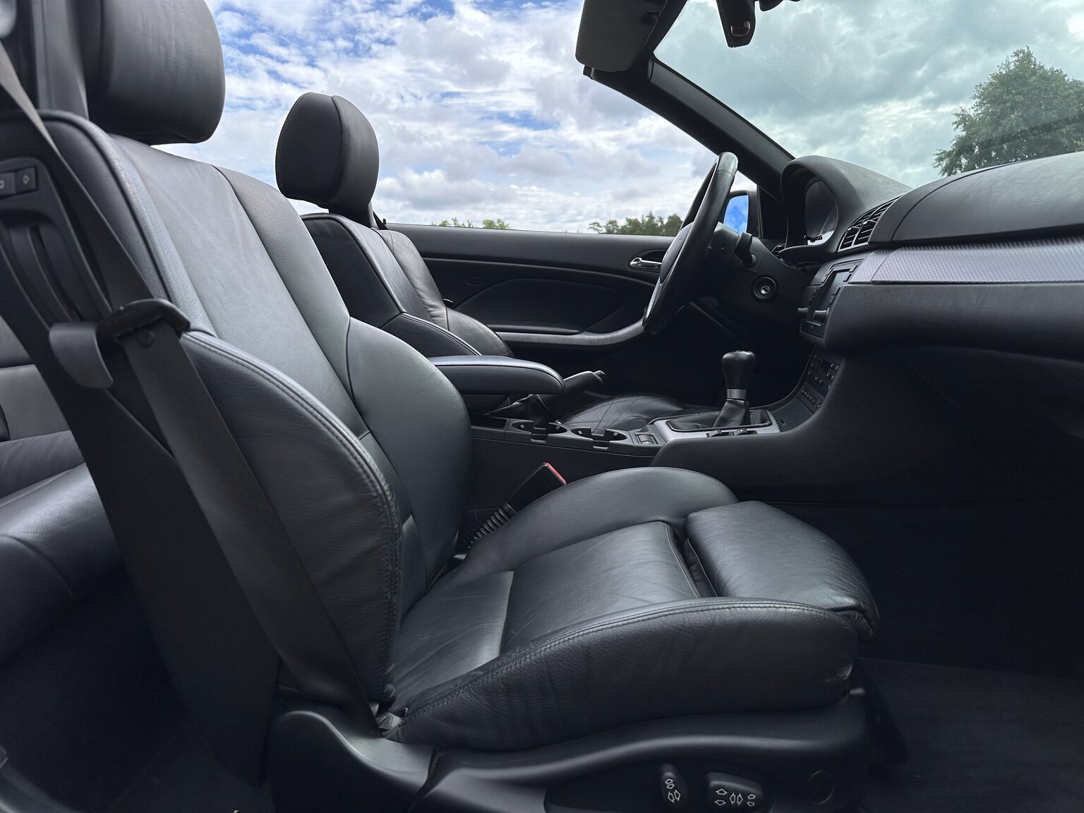 Innenraumfoto von 2005 BMW 330Ci