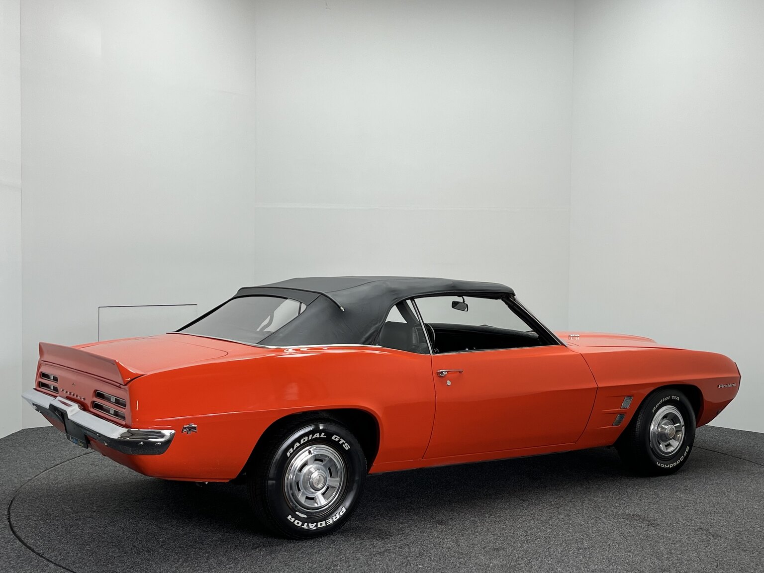 Exteriörbild på 1969 Pontiac Firebird